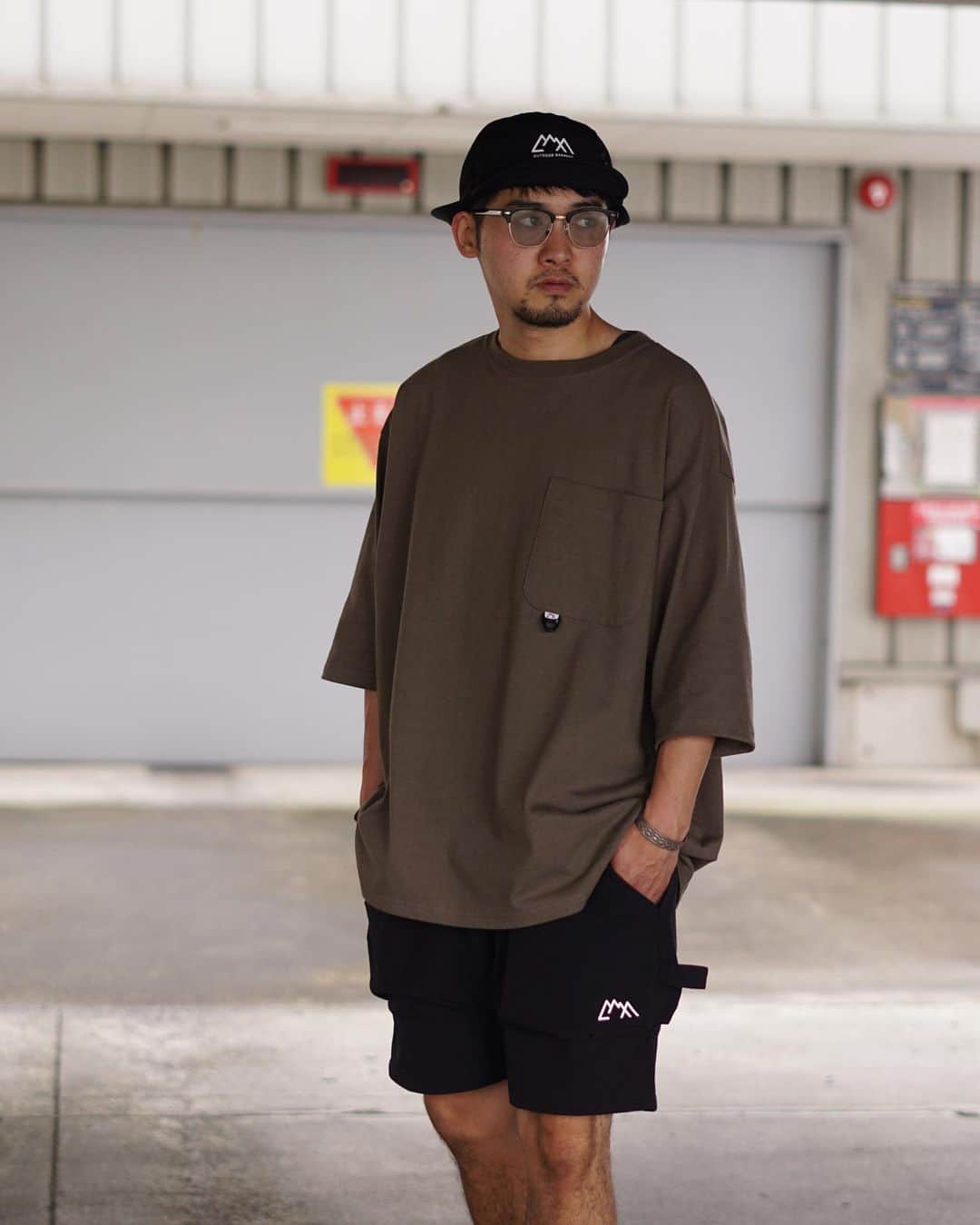 のインスタグラム：「pickup item  CMF OUTDOOR GARMENT SLOW DRY POCKET TEE  ¥11,000  color ダークグレージュ○ ホワイト  ご注文、又は問い合わせはDMにてご連絡ください。 ------------------------------  ARK STATES/ARK VINTAGE  栃木県宇都宮市伝馬町1-17 1F TEL:028-688-8895 @arknets_official  #arkstates#fashion#styling #ファッション#arknets #栃木 #栃木セレクトショップ #宇都宮セレクトショップ #宇都宮#セレクトショップ #ユニオン通り#cmfoutdoorgarment #シーエムエフアウトドアガーメント」