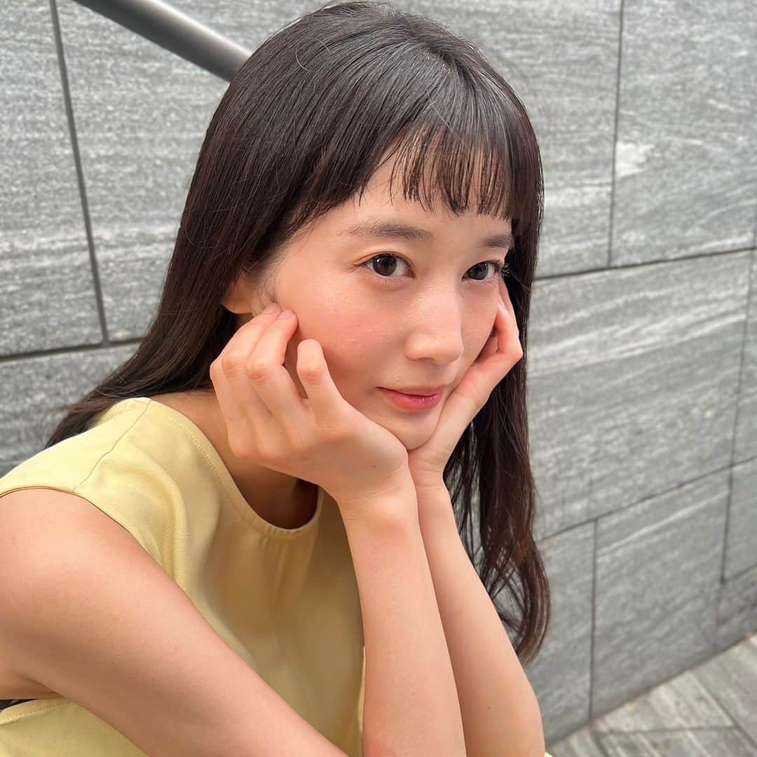 出口亜梨沙のインスタグラム：「もう今年の半分終わったの😳？！ はやいね、、、  最近暑いし日差し強くなってきたから メラノCCの日焼け止め乳液初めて使ったんだけど、あれってあんなにいいの？！ もっと早く使っとけばよかった、、笑  この写真はもも @momosan0627  の誕生日当日にももに撮ってもらった写真😂 7月も頑張ろうね😘」