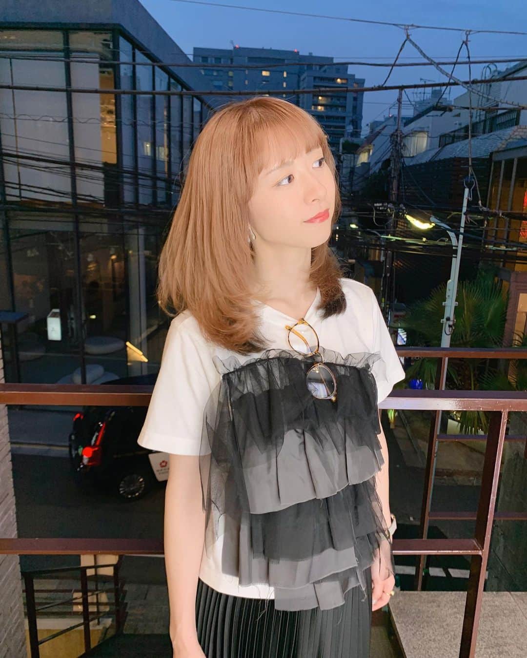 槙田紗子のインスタグラム：「new color🍊 オレンジにしてこけし前髪になりました🥺 本当にめちゃくちゃいい色なのー🥺！！！！  @globes.halu @asuuuu_84 とずっと喋り倒してました。  え、てかまって？今日7月じゃん、、、、  #newcolor #haircolor #オレンジヘア」