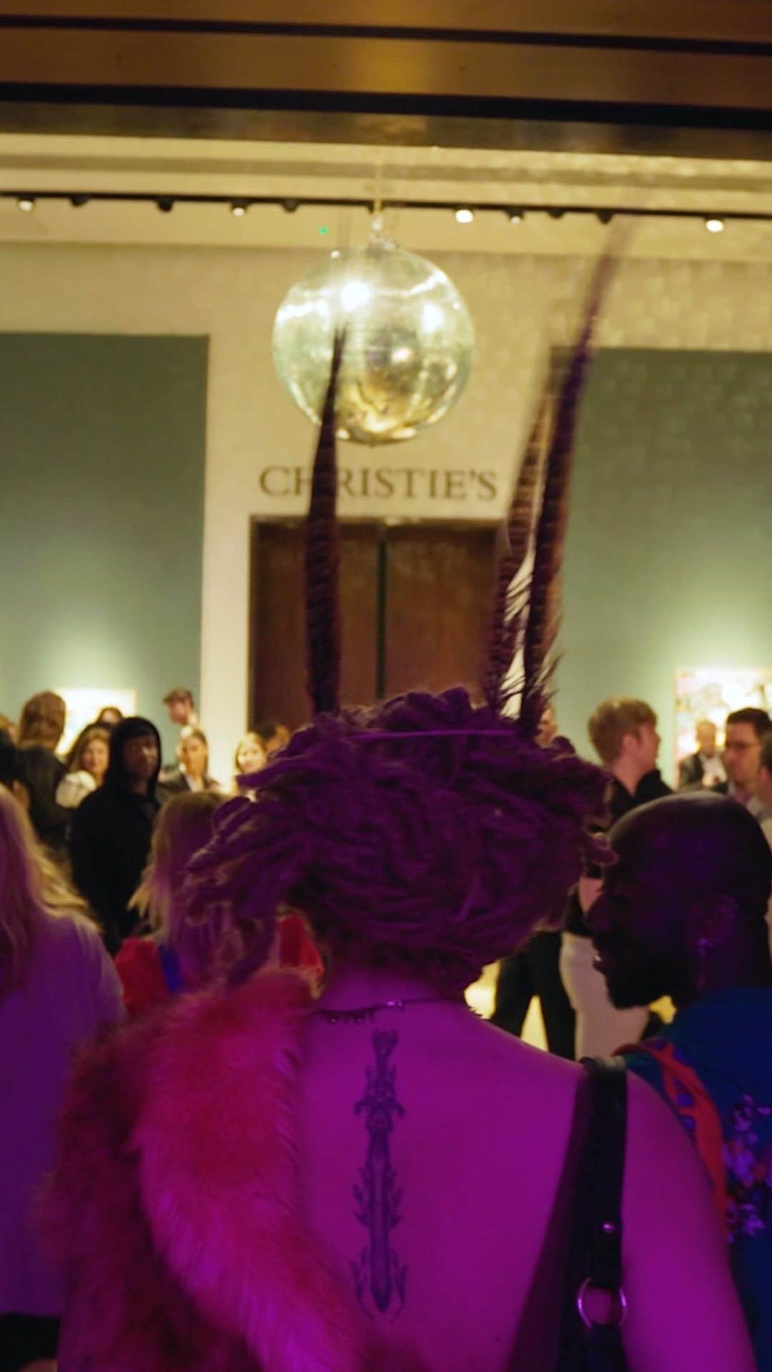 クリスティーズのインスタグラム：「London Pride 2023 🏳️‍🌈⠀ ⠀ With 35,000 people marching today, the annual #LondonPride parade is set to be bigger than ever before.⠀ ⠀ Last month, #ChristiesLates celebrated love, equality and diversity with an evening dedicated to the LGBTQ+ community.⠀ ⠀ The event included exhibitions, with a display of works by emerging LGBTQIA+ artists curated by SOTA, an exhibition by Queer Britain, a dedicated Vogue Rites Ball as well as thought-provoking panel discussions exploring the LGBTQIA+ art market.⠀ ⠀ #pridelondon #londonpride #pridemonth #londonpride2023 #christieslates #ukblackpride @voguerites @bookayldnofficial @charlottebrunhesart @jakeelwes @lovetimeguarantee @sota_marketplace @londonessenceco @fizzsinclair @poppy_duboulaydesign @queerbritain」