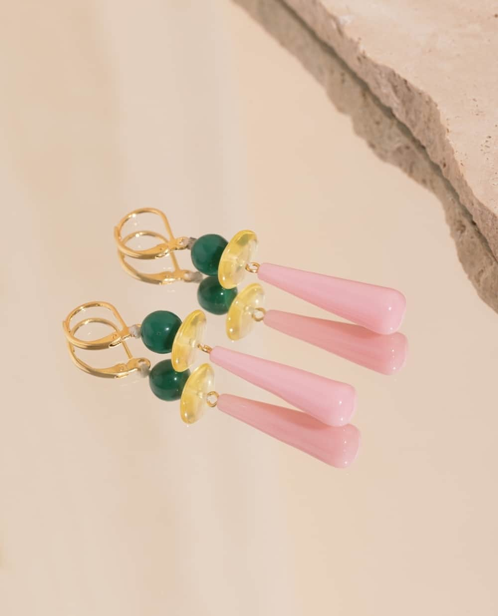 デプチオーさんのインスタグラム写真 - (デプチオーInstagram)「Nos bijoux imaginés en collaboration avec @feeka.accessoires font écho aux couleurs solaires de la collection Mambo Coco. Quelles pièces allez-vous adopter ?⁠ ⁠ 🌎 Our jewels in collaboration with @feeka.accessoires are the perfect match with the colors of the Mambo Coco collection.⁠ ⁠ #despetitshauts #despetitshautsaddict #feeka #despetitshautsxfeeka #lavieenplusjolie #bijoux」7月1日 16時05分 - despetitshauts