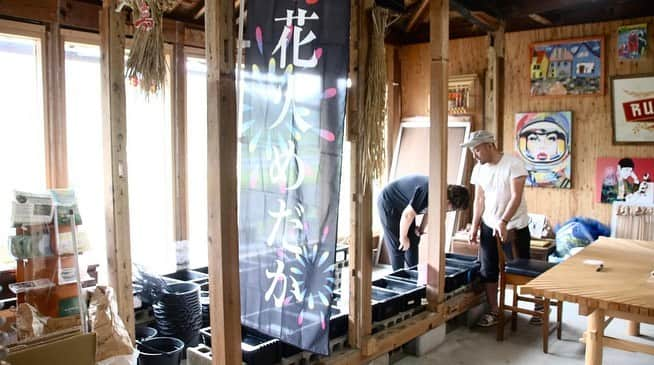 宮田麺児さんのインスタグラム写真 - (宮田麺児Instagram)「空前のメダカブーム  綾部の空き家が メダカの学校になります 夏　イベントで メダカすくいしまーす  #メダカ #花火メダカ #綾部市 #空き家」7月1日 16時05分 - miyatamenji