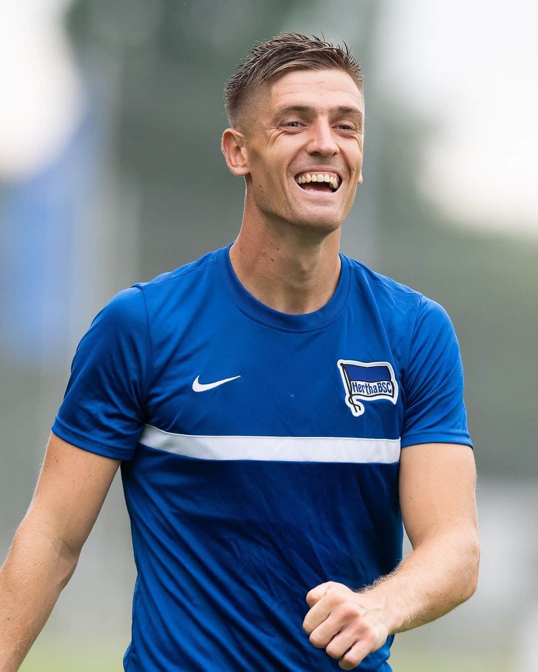 ヘルタ・ベルリンのインスタグラム：「Happy Birthday, @pjona_9! 🎊 Allet Jute & nur das Beste wünschen wir dem „Pistolero“. 🎂💙 . . #HahoHe #HerthaBSC」
