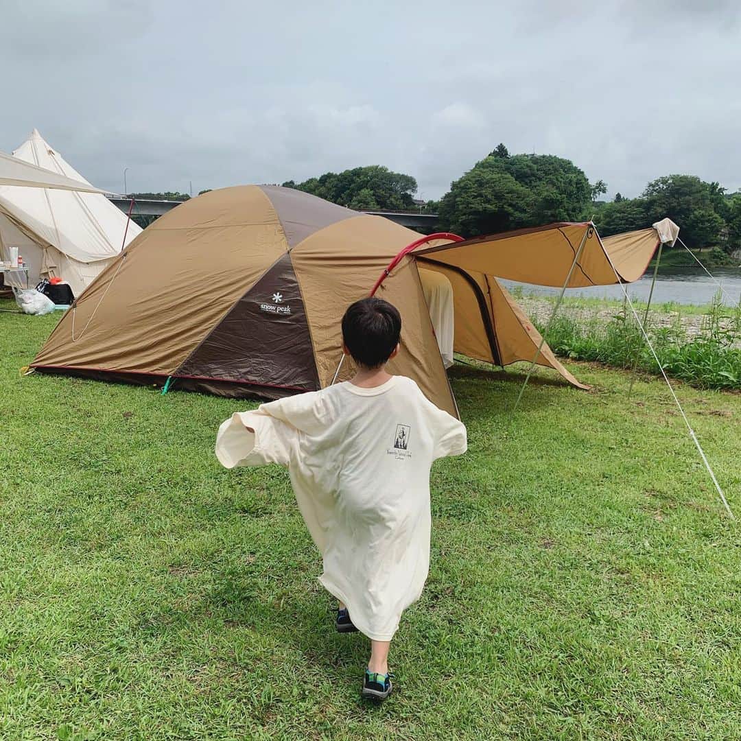道端アンジェリカのインスタグラム：「🏕️☂️」