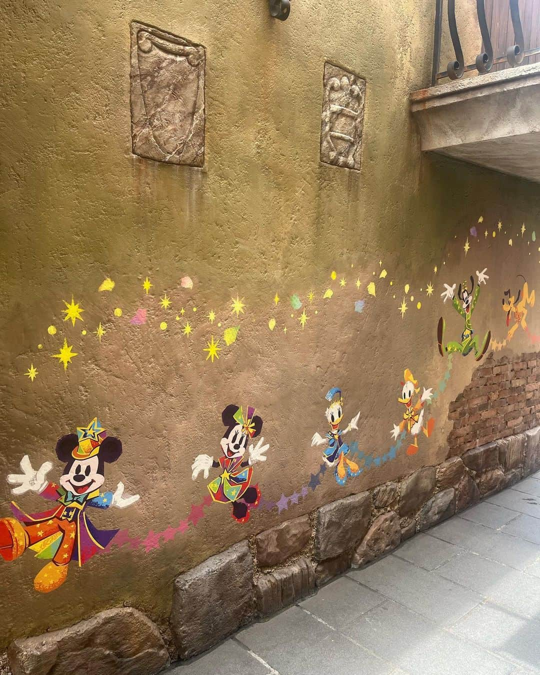 崎本ゆかりさんのインスタグラム写真 - (崎本ゆかりInstagram)「🪼 先日の、久々すぎる DisneySea 雨予報も傘いらず、平日で空いてて たっぷり楽しめました✨  . #disneysea  #東京ディズニーリゾート40周年  #ドリームゴーラウンド  #ディズニーシー #平日ディズニー  #ディズニー大好き」7月1日 16時09分 - yukariiiin5