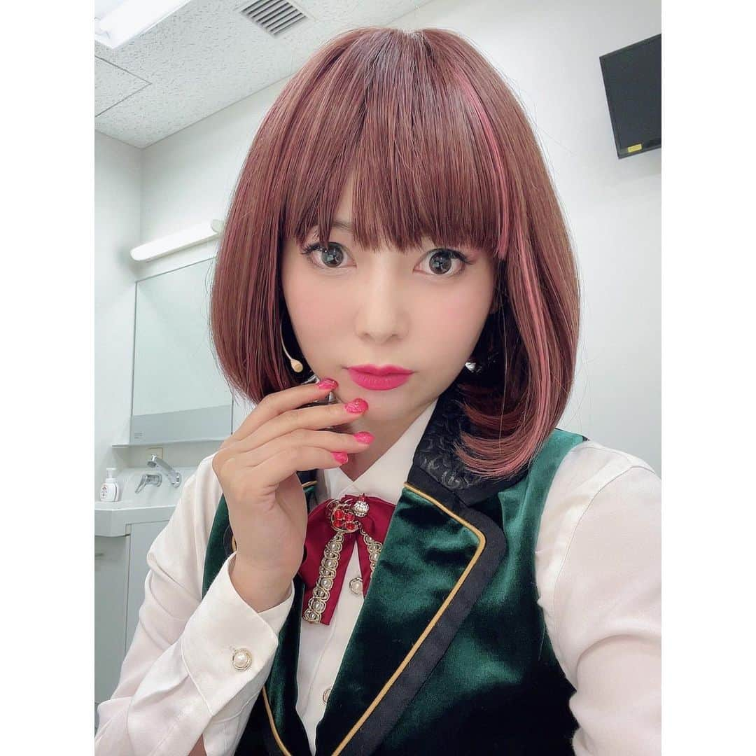 中川翔子のインスタグラム：「さあSHOWBOY舞台初日！ゲネプロからの本番！ お客様の笑顔を目指してがんばります！ 女優だー！！！   #showboy  #ふぉーゆー  #舞台  #ミュージカル  #中川翔子  #しょこたん」