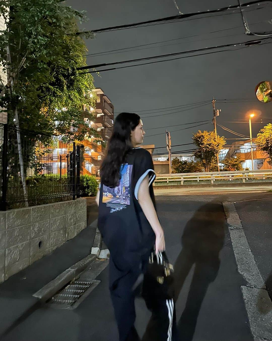 菊川リサのインスタグラム：「street nights glowing happen to be just like moments passing in front of meeee✨💫」