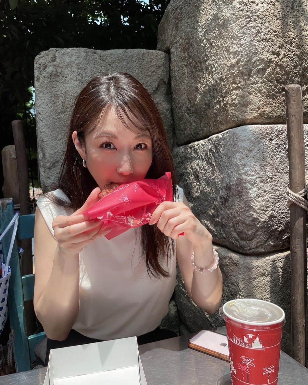 崎本ゆかりさんのインスタグラム写真 - (崎本ゆかりInstagram)「. よく食べよく歩きよく笑った1日 最高でした✨  次は秋にランドだ！🎃  . #disneysea #東京ディズニーリゾート40周年  #ドリームゴーラウンド  #ディズニーシー #平日ディズニー #ディズニー大好き」7月1日 16時17分 - yukariiiin5