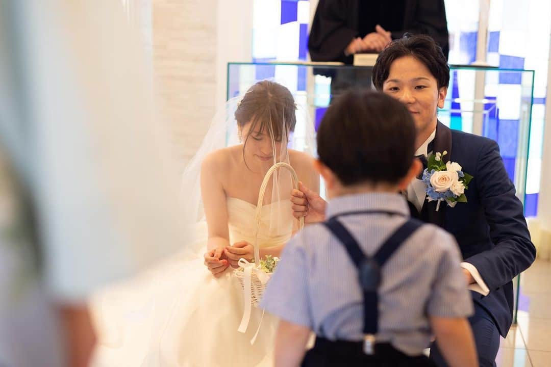 ホテル国際21さんのインスタグラム写真 - (ホテル国際21Instagram)「※ 【weddingレポート】 リングボーイが お二人の指輪を運んでくれました♡  ♥｡･ﾟ♡ﾟ･｡♥｡･ﾟ♡ﾟ･｡♥｡･ﾟ♡ﾟ・。゜♥｡ﾟ♡ﾟ･｡♥｡･ﾟ♡ﾟ･｡♥｡･ﾟ♡ﾟ･｡♥｡. . ブライダルフェア受付中です🎉 ご予約は @hotelkokusai21_bridal の HPから出来ます🌟 . ｡♥｡･ﾟ♡ﾟ･｡♥｡･ﾟ♡ﾟ･｡♥｡･ﾟ♡ﾟ・。゜♥｡ﾟ♡ﾟ･｡♥｡･ﾟ♡ﾟ･｡♥｡･ﾟ♡ﾟ･👰🤵✨  . #ホテル国際21　#ウェディング　#ホテルウェディング　#ブライダル　#長野　#長野結婚式　#長野市結婚式　#長野花嫁 #長野県　#長野市　#結婚式場　#結婚式　#披露宴会場　#チャペル　#衣裳　#ウェディングドレス　#タキシード　#コーディネート　#ヘアメイク　#花嫁ヘア　#花嫁メイク　#ブーケ　#ウェディングケーキ　#全国のプレ花嫁さんと繋がりたい　#花嫁　#プレ花嫁　#卒花　#前撮り　#後撮り　#wedding」7月1日 16時25分 - hotelkokusai21_bridal