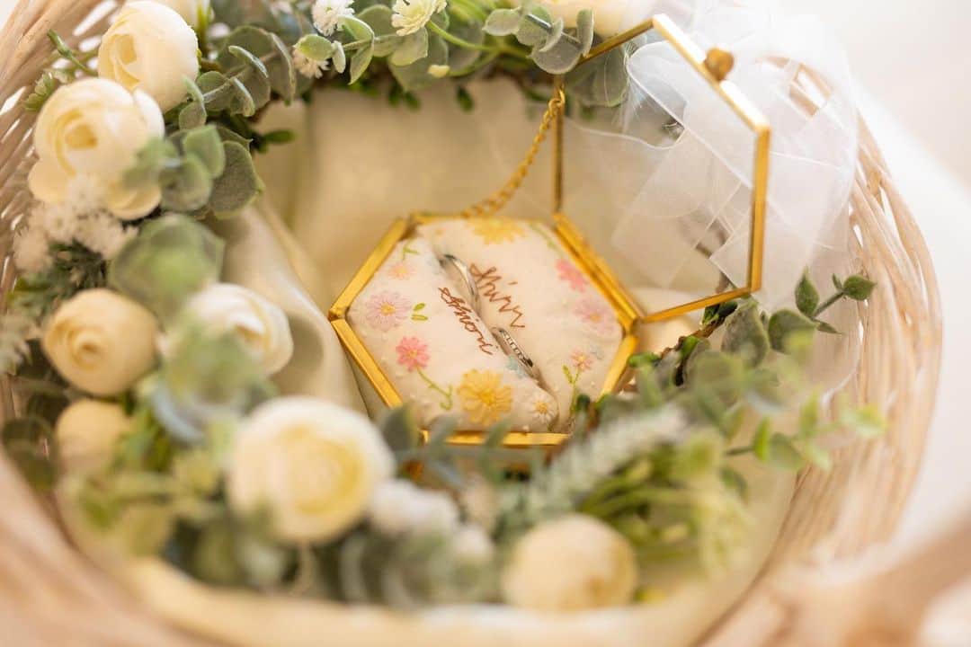 ホテル国際21のインスタグラム：「※ 【weddingレポート】 リングボーイが お二人の指輪を運んでくれました♡  ♥｡･ﾟ♡ﾟ･｡♥｡･ﾟ♡ﾟ･｡♥｡･ﾟ♡ﾟ・。゜♥｡ﾟ♡ﾟ･｡♥｡･ﾟ♡ﾟ･｡♥｡･ﾟ♡ﾟ･｡♥｡. . ブライダルフェア受付中です🎉 ご予約は @hotelkokusai21_bridal の HPから出来ます🌟 . ｡♥｡･ﾟ♡ﾟ･｡♥｡･ﾟ♡ﾟ･｡♥｡･ﾟ♡ﾟ・。゜♥｡ﾟ♡ﾟ･｡♥｡･ﾟ♡ﾟ･｡♥｡･ﾟ♡ﾟ･👰🤵✨  . #ホテル国際21　#ウェディング　#ホテルウェディング　#ブライダル　#長野　#長野結婚式　#長野市結婚式　#長野花嫁 #長野県　#長野市　#結婚式場　#結婚式　#披露宴会場　#チャペル　#衣裳　#ウェディングドレス　#タキシード　#コーディネート　#ヘアメイク　#花嫁ヘア　#花嫁メイク　#ブーケ　#ウェディングケーキ　#全国のプレ花嫁さんと繋がりたい　#花嫁　#プレ花嫁　#卒花　#前撮り　#後撮り　#wedding」