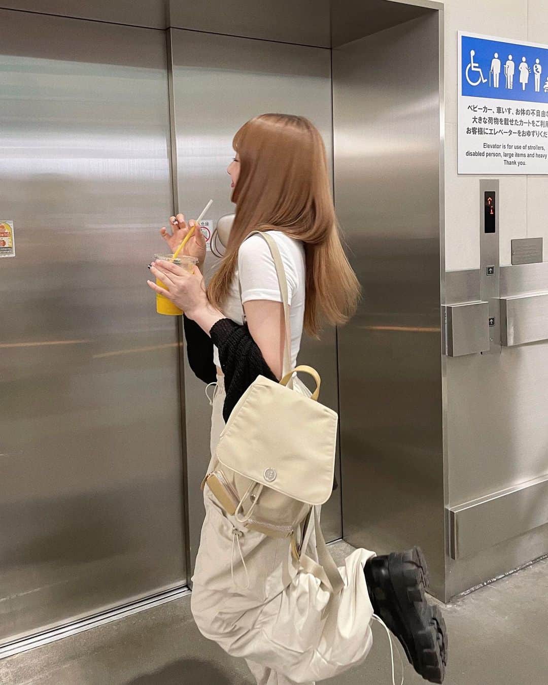 河﨑莉奈のインスタグラム：「コストコ楽しかった🩶❕  インドアな私を連れ出してくれた妹カップルに感謝^ - ^🫶🏻」