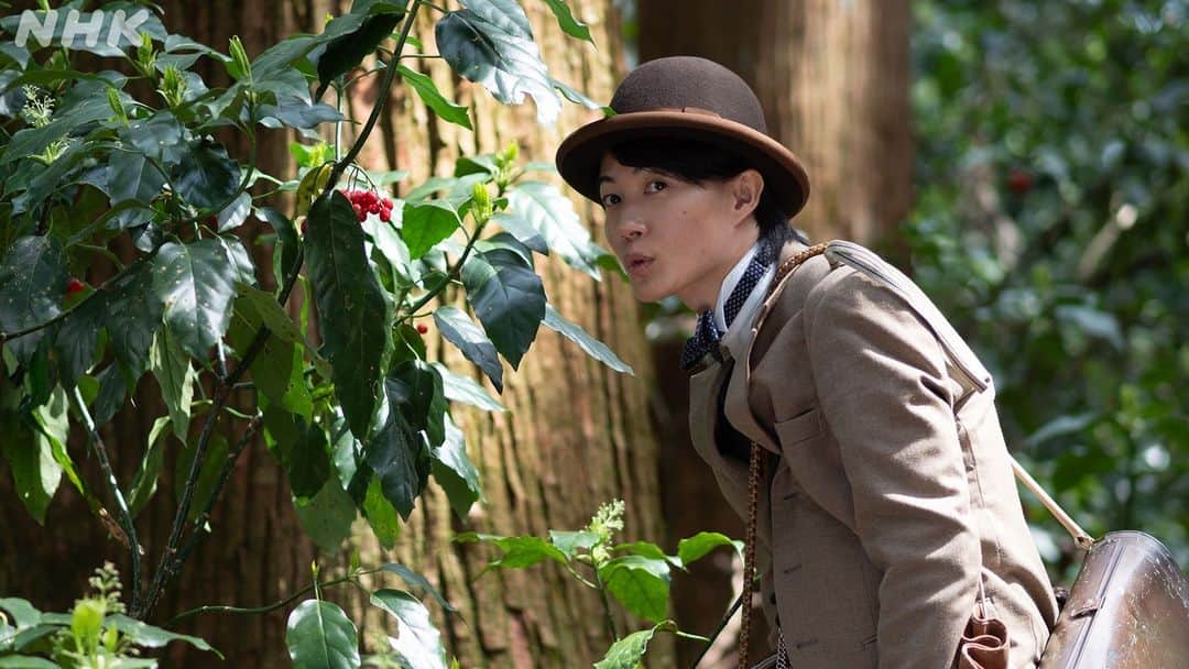 らんまんさんのインスタグラム写真 - (らんまんInstagram)「#らんまん観察日記📸  高知県 #横倉山 ロケにて、志尊さんの自撮り動画📹 仲よしな神木さんと志尊さんのロケの様子をお届けします♪  スワイプで、横倉山で植物採集をするシーンのオフショットも！ 何やら真剣に考えている #志尊淳 さんと、カメラに気づいて決め顔の #神木隆之介 さん。  #朝ドラらんまん」7月2日 15時00分 - asadora_ak_nhk