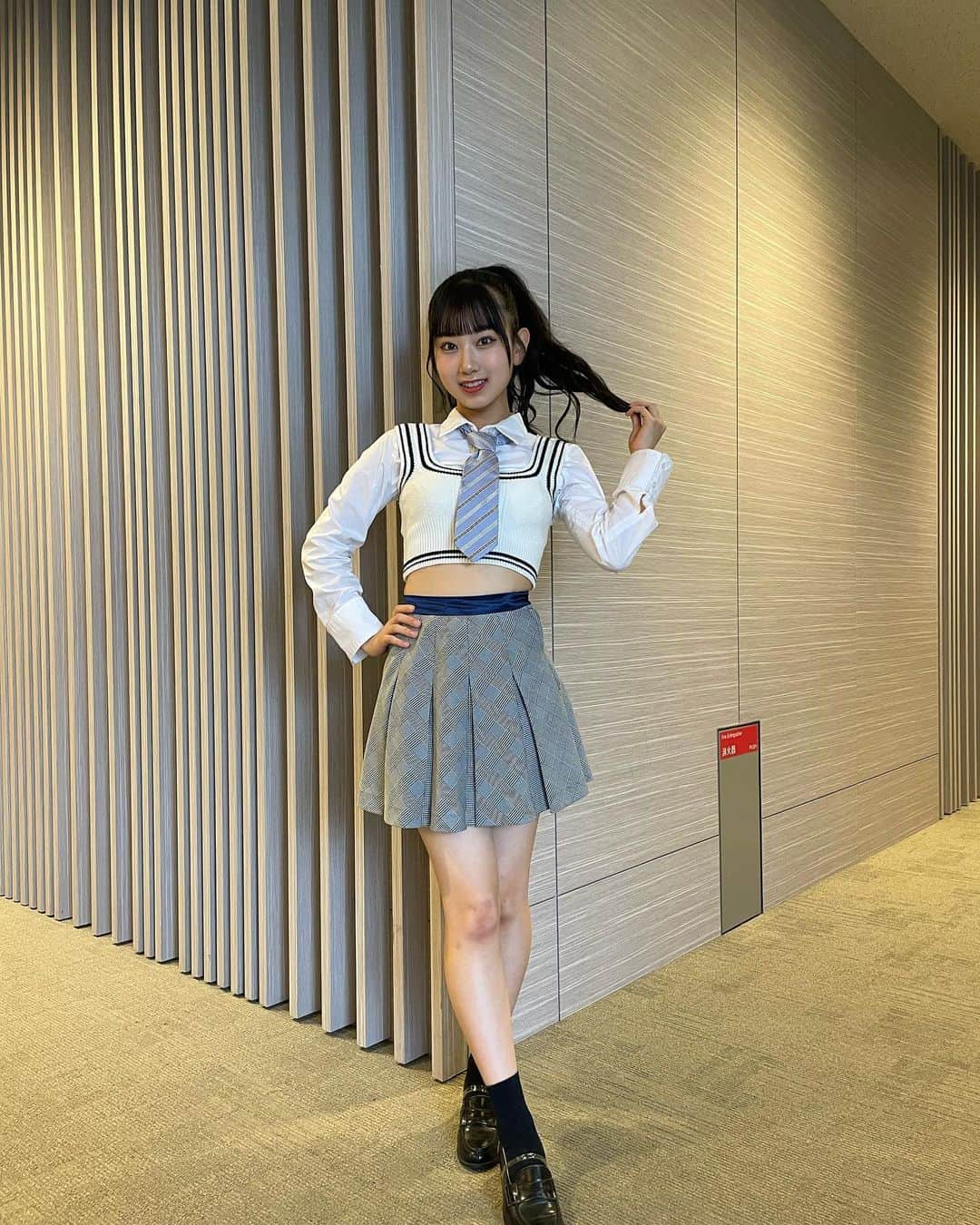 徳永羚海さんのインスタグラム写真 - (徳永羚海Instagram)「. ポニテールと制服🎧👱🏻‍♀️         #themusicday  #musicday  #AKB48 #徳永羚海 #fyp  #制服  #ポニーテール  #オサレカンパニー さん」7月1日 16時52分 - remi_tokunaga1001