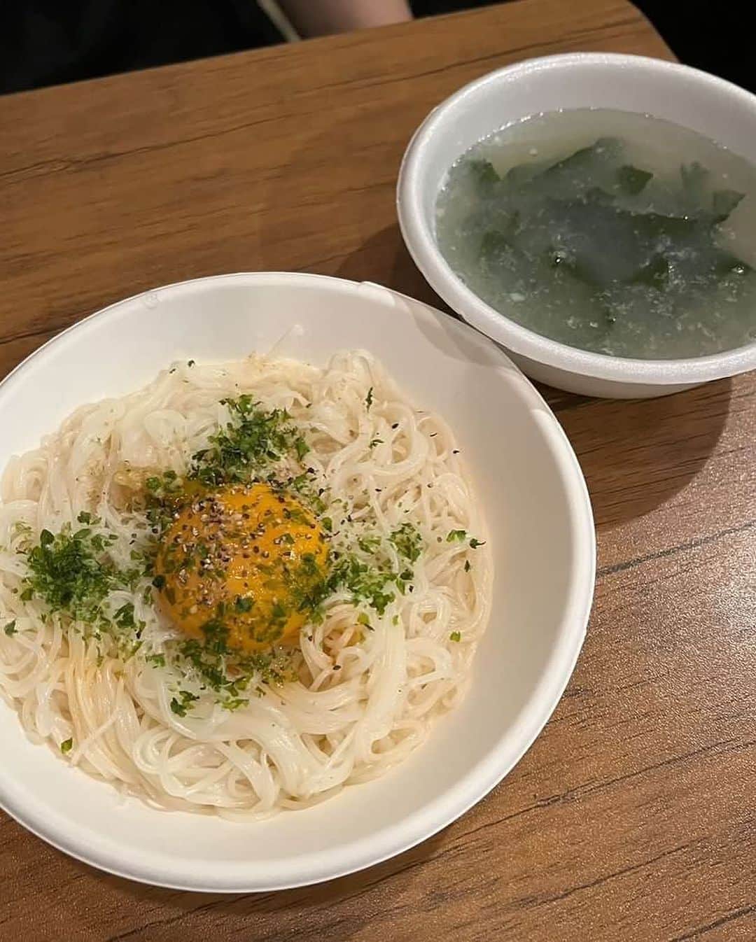 安森彩那さんのインスタグラム写真 - (安森彩那Instagram)「ぬんちゃれすごんざえもん☀️ ろく夜イベント@ランチはいかが？🌞🍴@ろくでもない夜 へご来店頂きました皆様ありがとうございました♥️ - 素麺も完売御礼ありがとうございました꒰^ ̳> ·̫ < ̳^꒱✨ 好評で嬉しかった😚 ただ、キッチンにこもる時間が長くてもっとみんなとゆっくり話したかったの本音、、、🥺💦 - 次回はもっと話せますように、、、♡  8月8日(火)を予定しております(*^^*)今のところ参加者は まういぬー( ∪･ω･∪ )♡ 他スケジュール確定次第報告するね❣️ - よーし(｀・ω・´) 仮眠とるね😪(笑) あやすみーzzz 🍉7月あや那出演🍉 4日馬鹿ゲーム 7日新道竜巳の女芸人フェス （わんダフル） 10日①人狼ゲーム17:00 ②オモローゲーム19:00  12日@池袋 ガンバレ☆お笑いフェスティバル 15日@上野 真夏の笑タイム 2023年 19日@中野 お笑いライブTEPPENvol.321テッペンハニー 23日お昼頃 あや那お誕生日会 ゲスト:まういぬー 26日定期LIVE  7月下半期もよろしく ルンティ♥️✨ -」7月1日 16時55分 - ayana.y_official
