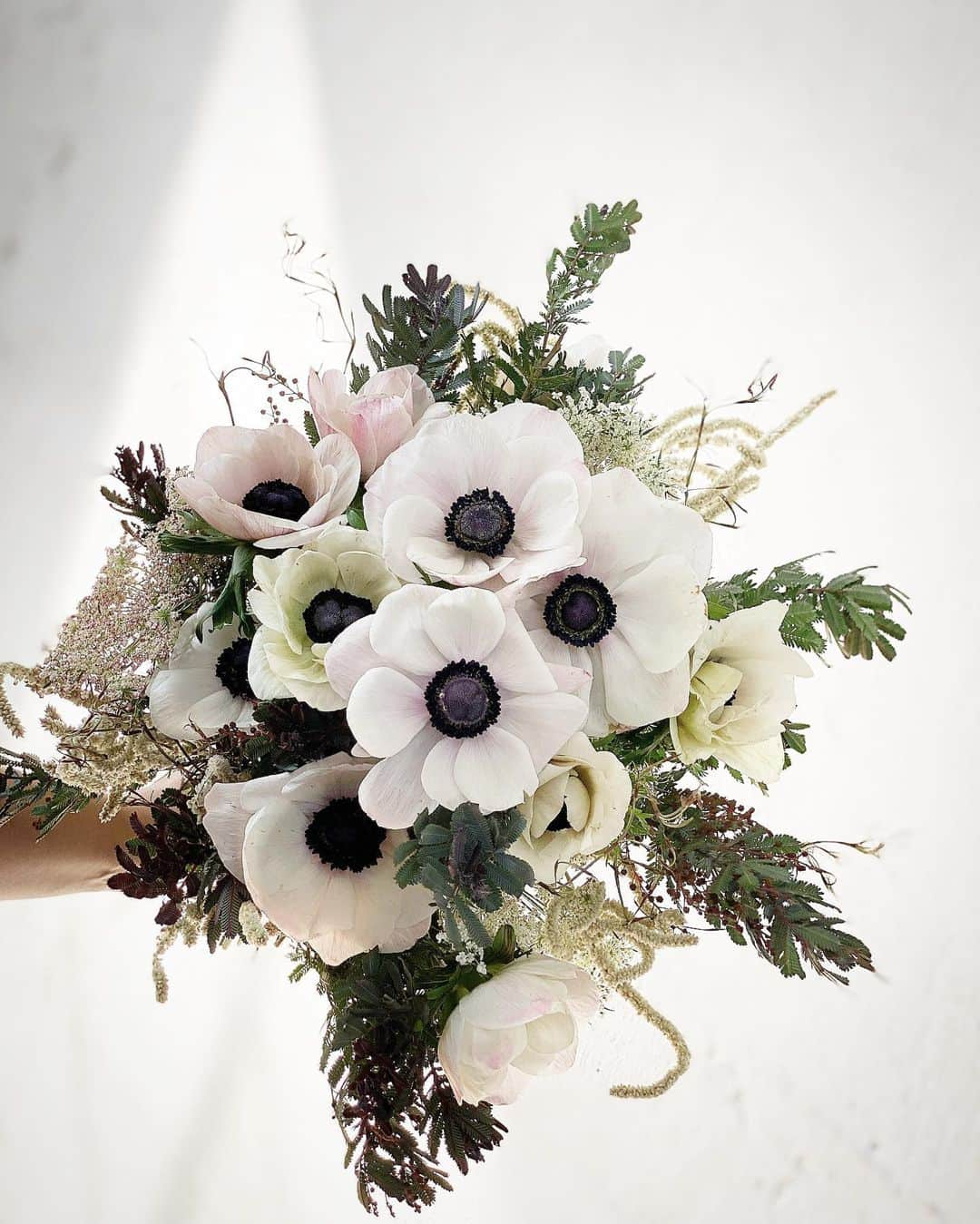 ハツコ エンドウさんのインスタグラム写真 - (ハツコ エンドウInstagram)「＊  A by Hatsuko Endo Shooting_  Bouquet_ @ardoise1986   #hatsukoendo  #hatsukoendoweddings #hatsukoendobeauty #abyhatsukoendo  #wedding #dress #hair #makeup #bridal #photo #shooting #bouquet  #ardoise #ハツコエンドウ #ハツコエンドウウェディングス #ウェディングドレス #エーバイハツコエンドウ #新作 #ブライダル #ビューティー #ヘアメイク #撮影 #プレ花嫁 #日本中のプレ花嫁さんと繋がりたい #ブーケ #生花  #アルドアーズ」7月1日 17時00分 - hatsuko_endo