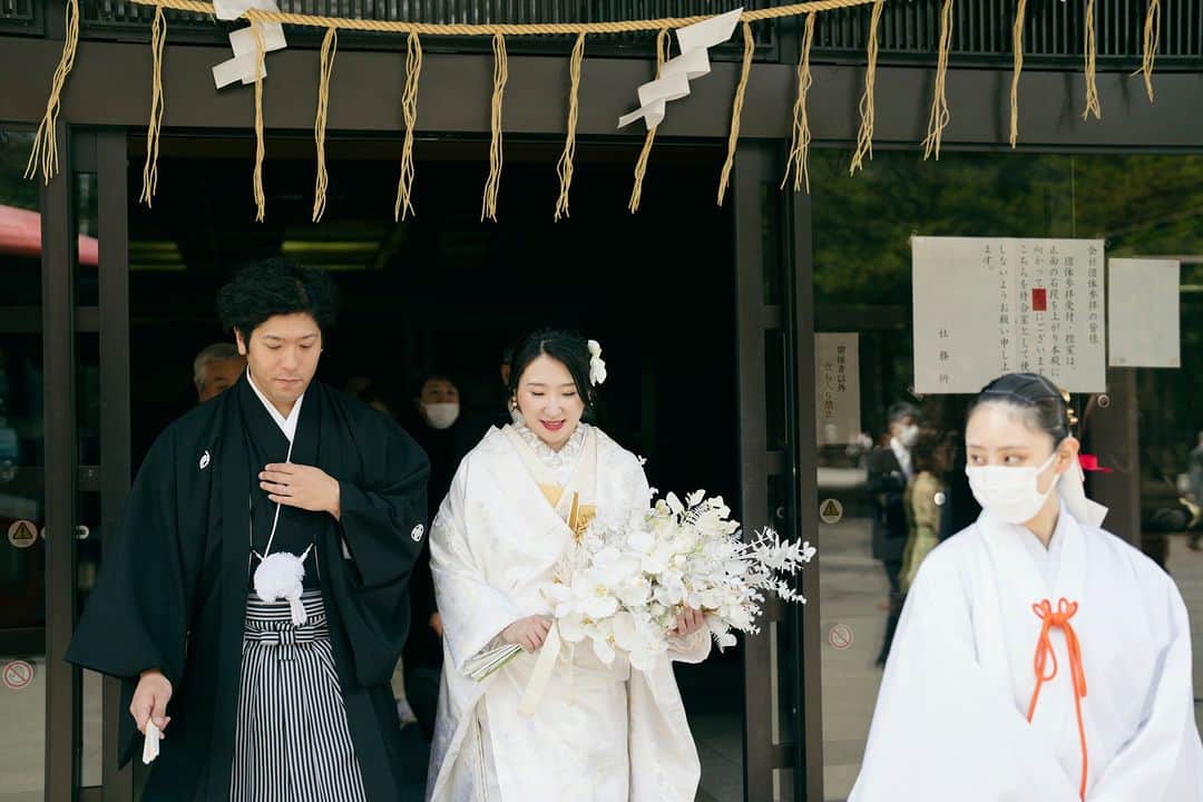 【公式】小さな結婚式さんのインスタグラム写真 - (【公式】小さな結婚式Instagram)「. @petit.wedding をフォローしてね♩ #小さな結婚式 をつけてのお写真投稿も大歓迎です♡ こちらの公式IGでリグラムさせていただきます＊ . 日本古来から伝わる伝統的な花嫁衣裳 白無垢に身を包み執り行う神前式。  三三九度や花嫁行列など 伝統を重んじる和の婚儀をここで◎ . >>#小さな結婚式札幌店 . ——————— #petitwedding #ラヴィファクトリー #前撮り #結婚式 #プレ花嫁 #卒花 #家族婚 #少人数結婚式 #ウェディング #wedding #bridal #weddingdress #花嫁 #挙式 #結婚式準備 #式場探し #日本中のプレ花嫁さまと繋がりたい #結婚式の思い出に浸る会 #結婚準備 #札幌花嫁 #ウェディングフォト #花嫁コーディネート #和装 #和婚をもっと盛り上げたい #和婚 #白無垢 #神前式 #神社」7月1日 17時05分 - petit.wedding