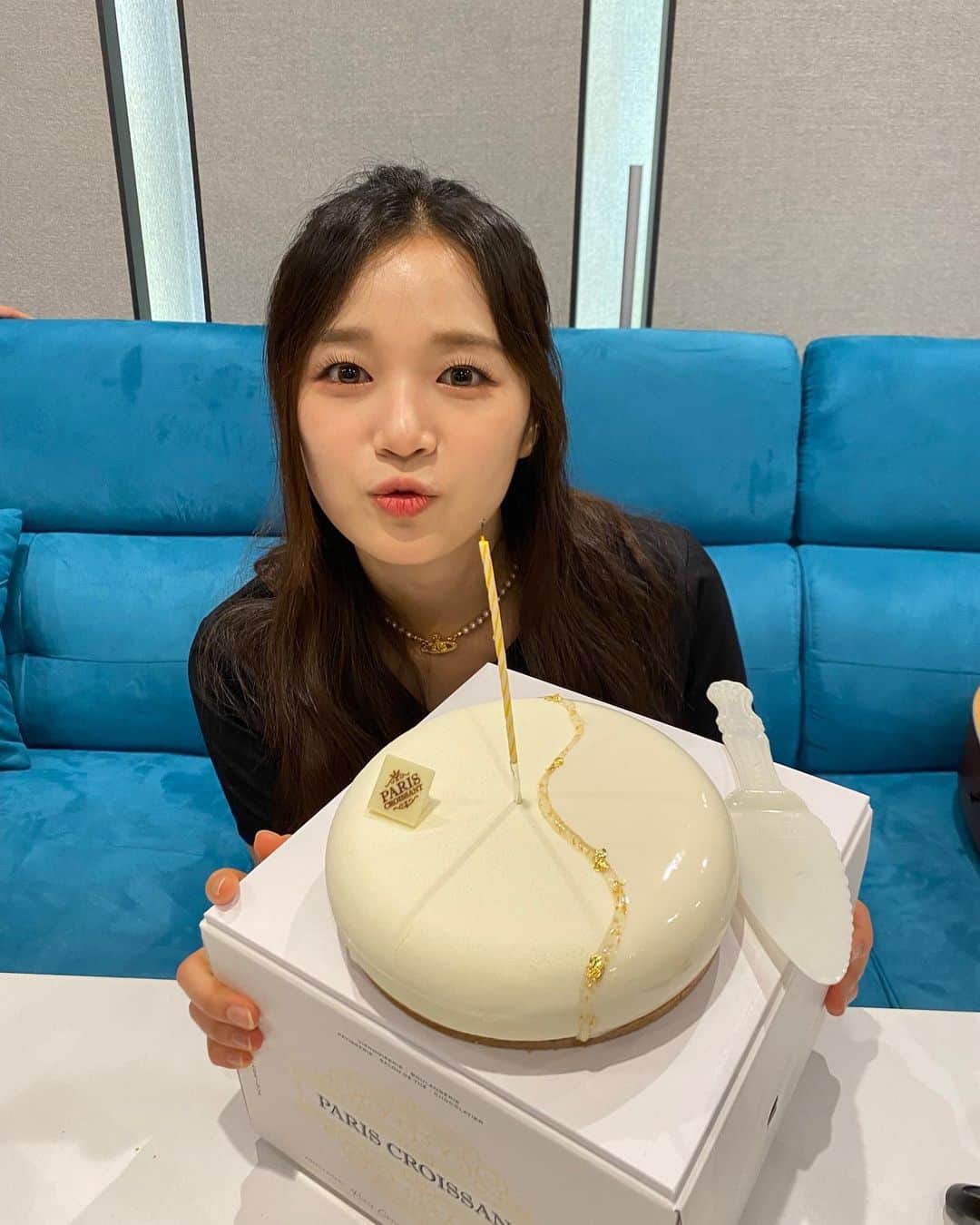 のインスタグラム：「생일 축하해주신 분들 모두 너무너무 감사합니다!!!! 덕분에 정말 즐겁고 행복한 하루가 됐어요! 사랑해요🩵🩵🎂🎂  #BDay #Doublingmusic #Hyemong」
