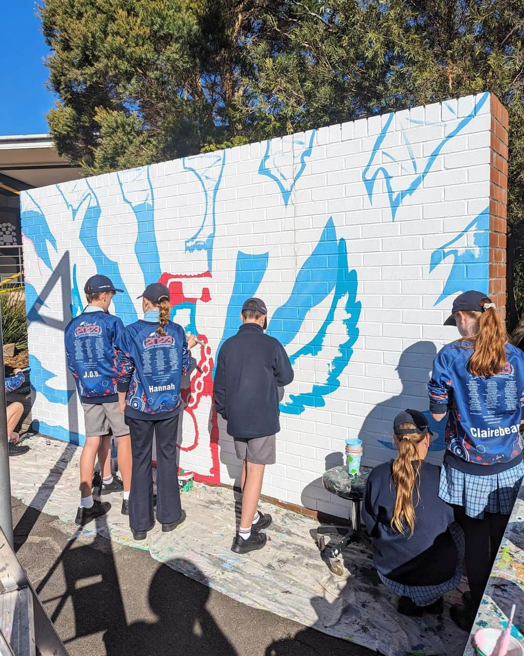 MULGAさんのインスタグラム写真 - (MULGAInstagram)「Fun times painting a B-ball Rosella mural over 2 days at Lucas Heights Community School last week.⁣ ⁣ I did a celebratory dunk after I finished*.⁣ ⁣ The story of Randy the Rosella ⁣ ⁣ Once there was a Rosella called Randy and  he enjoyed playing basketball immensely and was actually pretty good at it. ⁣ ⁣ He rose to the pinnacle of the ABL (Aviary Basketball League) and won a few championships before a big scandal erupted and he was given a life ban from playing in ABL. ⁣ ⁣ The reason he was banned was because it was discovered that he was using his magical telekinetic powers to control the basketball in games. Basically whenever he took a shot he was able to telekinetically cause the ball to always go in the hoop. ⁣ ⁣ He didn't always have those powers and he only got them one day when he was rummaging around at his local dump and ate a radioactive gummy worm that he found. ⁣ ⁣ Anyhow, after he was banned he developed and toured a show around the country where he did heaps of cool telekinetic tricks and stuff. It was mad popular and kept him busy for years. ⁣ ⁣ The End ⁣ ⁣ *Not true.⁣ ⁣ #mulgatheartist #art #artistsoninstagram #artoftheday #artwork #artofinstagram #australianart #australianartist #artistic #muralartist #muralart #mural #muralist #artworking #painting #schoolmural #rosella #basketballart #rosellapainting」7月1日 17時23分 - mulgatheartist