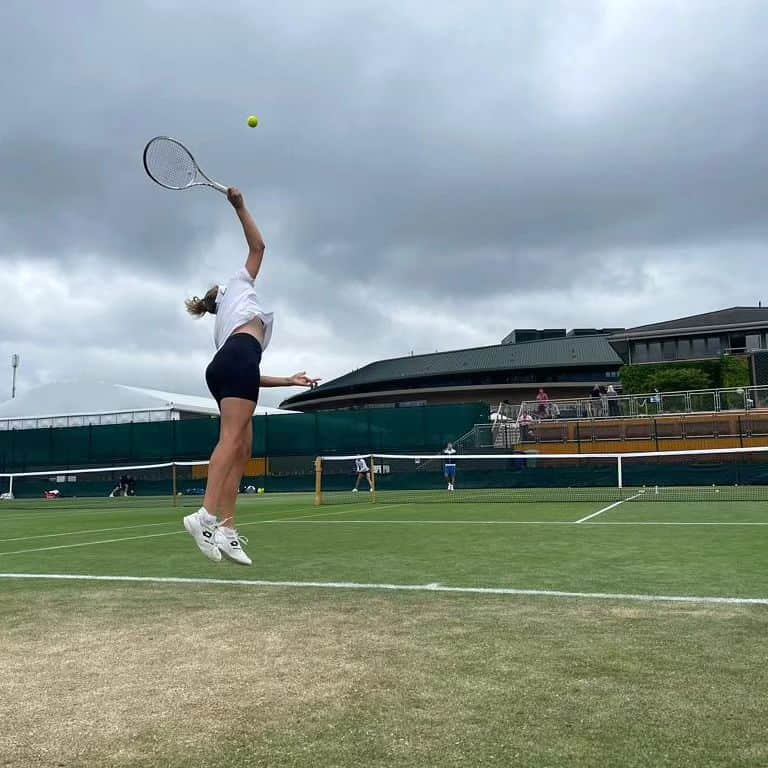 エリーゼ・メルテンスさんのインスタグラム写真 - (エリーゼ・メルテンスInstagram)「Special place 🙏 & lots of good memories already 🥰 #wimbledon」7月1日 17時16分 - mertenselise