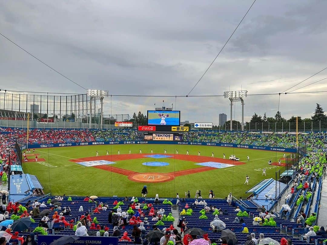 酒主義久さんのインスタグラム写真 - (酒主義久Instagram)「昨日のスワローズ対カープ戦⚾️ 「平成の大エース」斎藤雅樹さん 「フジの師匠」立本信吾さん とでした！  つば九郎のBiSHポーズに反応できなかった…心残りです🙏  #フジテレビ #プロ野球 #スワローズライブ #広島カープ #ヤクルトスワローズ #斎藤雅樹 さん #立本信吾 #酒主義久 #神宮球場」7月1日 17時33分 - yoshihisa_sakanushi