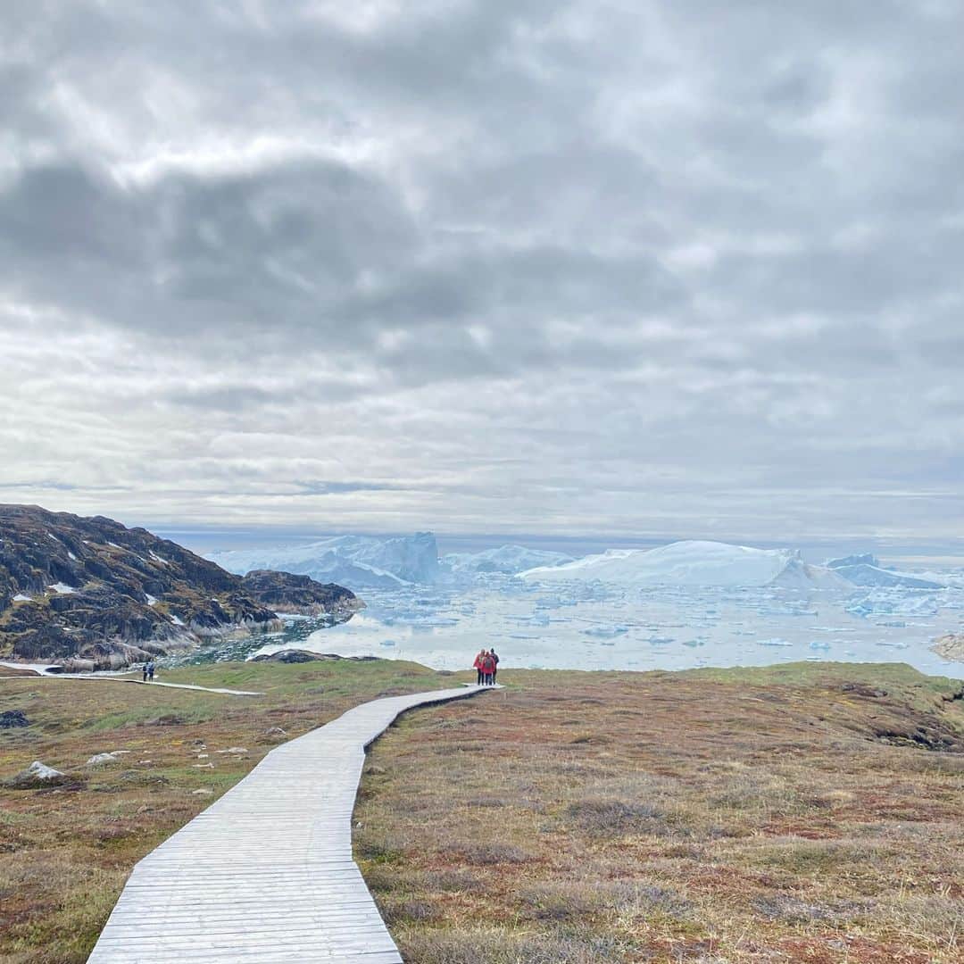 テレ朝newsさんのインスタグラム写真 - (テレ朝newsInstagram)「ついにグリーンランドに突入！ 目的地「カナック」の一歩手前である、 グリーンランドの西側「イルリサット」まで無事に到着しました！ 世界遺産「アイスフィヨルド」は圧巻です… #松本と屋比久の北極滞在記 #北極ノート #テレ朝news」7月1日 17時25分 - tv_asahi_news