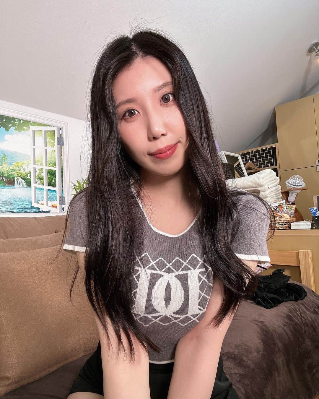 のインスタグラム：「7月もよろしくね〜🫠☀️  #谷あづさ #セクシー女優 #japanesegirl #gravure #offshot #ライブチャット」