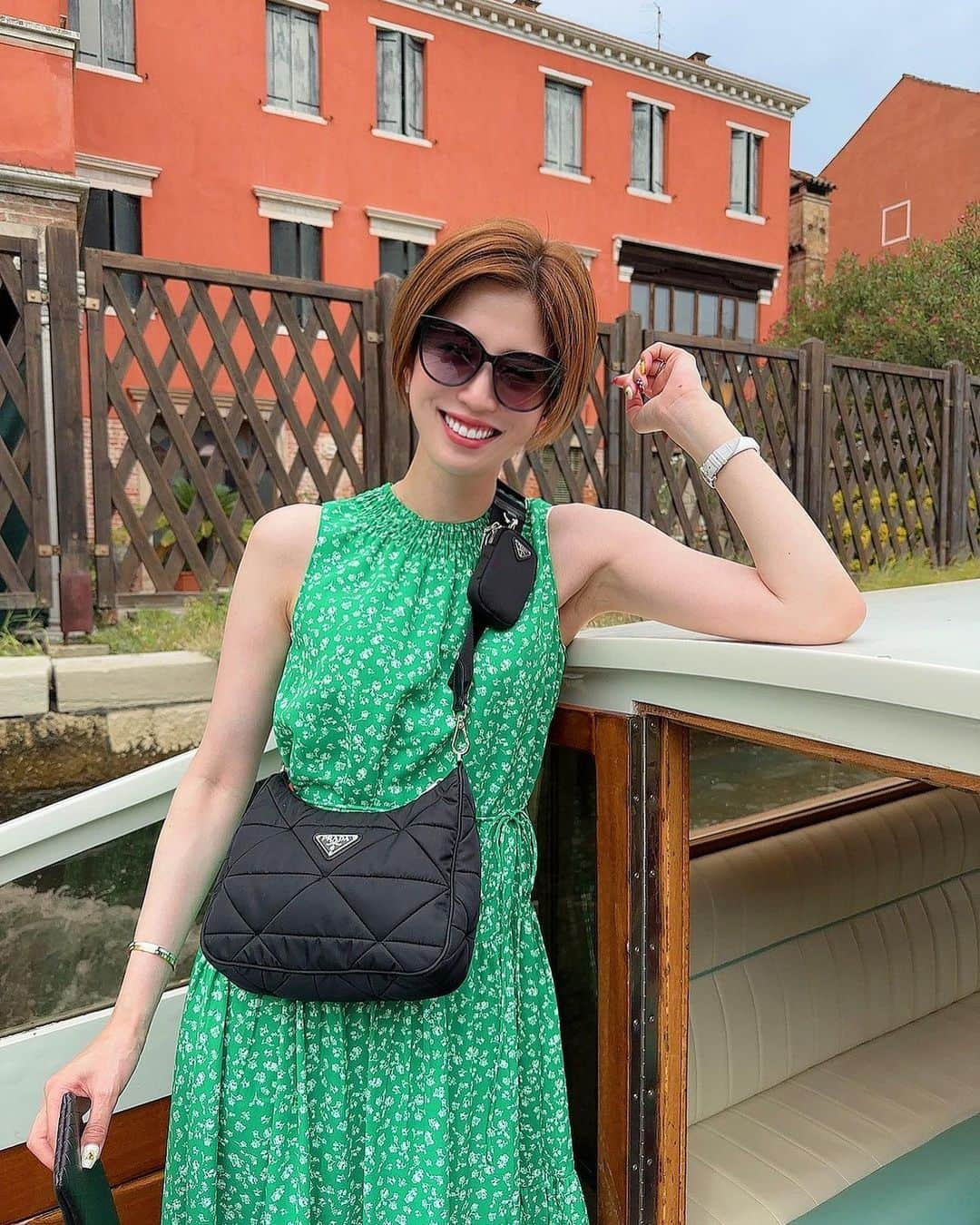 CHIHIRO♡のインスタグラム：「水の都　Venezia🇮🇹上陸！  ウォーターセブンだぁ🥰  水上タクシーでホテルの方まで行って いろいろ歩いて探索しました😉  このあとから元気ゼロになる…🤣  #イタリア旅行 #ヴェネチア #ウォーターセブン #水の都 #海外旅行 #水上タクシー #旅行」