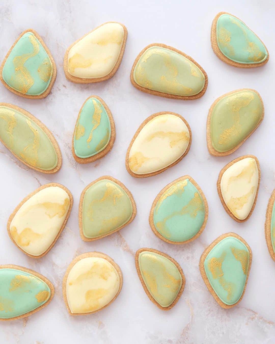 KUNIKAのインスタグラム：「💎 Tiny Turquoise Cookies 💎  余ったクッキー生地で、ちっちゃなターコイズクッキーつくりました⛲️  #artofkunika」