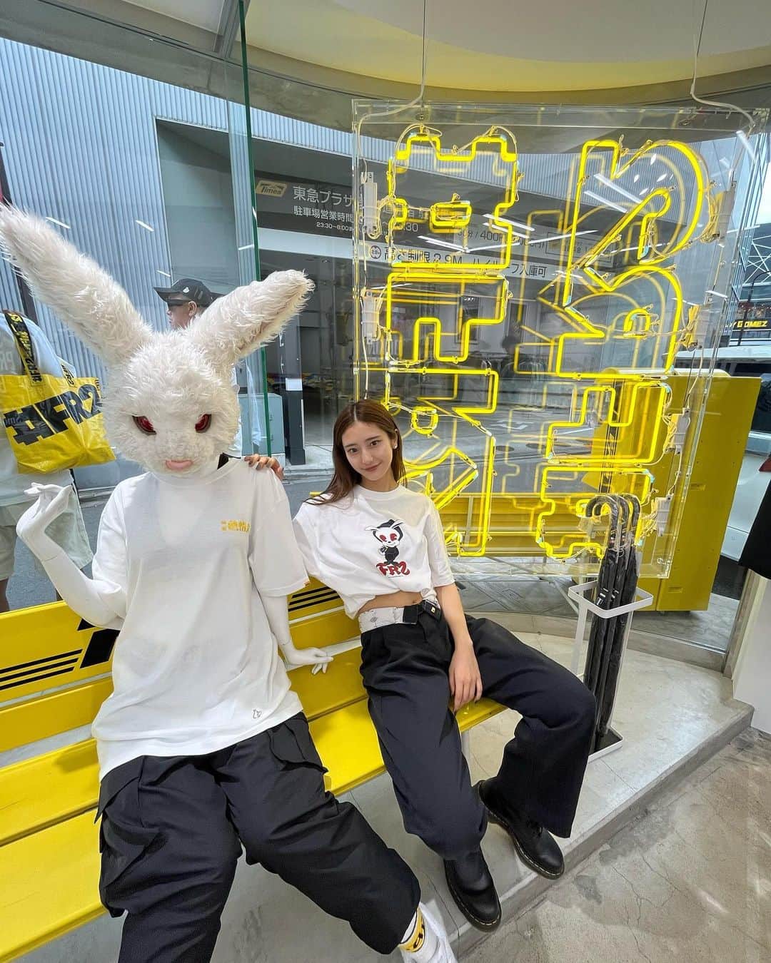 大西陽羽のインスタグラム：「原宿のFR2で撮影でした!!🐇📸 石川にも柳の店舗があって元々大好きなブランドだったから嬉しかった(;_;) 沢山かっこよく撮ってもらったからまた載せるね~お楽しみに⸜🫶🏻⸝‍  #fr2  #fr2梅」