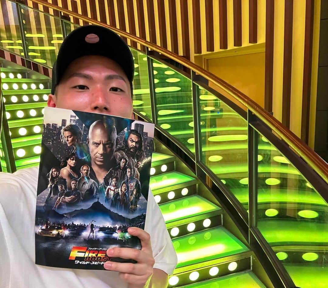 けーすけのインスタグラム：「高校の時から欠かさず見てる ワイスピの最新作見てきた🚘🔥 一生オモロかった😂😂 映画館でみるワイスピは特に最高よ  最初から最後まで迫力満点のストーリー！！ 特に最後の展開は激アツすぎた…  みんな映画館で絶対見るべき作品です！！！ 『ワイルド・スピード／ファイヤーブースト』大ヒット公開中  #ワイルドスピード #ワイスピ #ワイスピ最終章が始まる #世界一好きな映画 #いつかヴィンディーゼルに会いたい #PR」