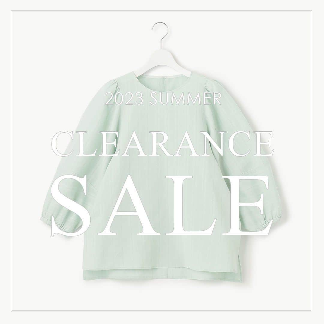 23区さんのインスタグラム写真 - (23区Instagram)「CLEARANCE SALE !  ---------------- ⁡ 6/30(金)よりクリアランスセールSTART✨ ⁡ 待ちに待ったセールがスタート！ ⁡ 夏に活躍間違いなしのトップスや 買い足したい羽織りアイテムなど スタッフがリアルに買いたいアイテムをご紹介！ ⁡ ぜひこの機会をお見逃しなく！ ⁡ ⁡ 🔗プロフィールのハイライトより セールアイテムをチェック✔️ ⁡ ⁡ ---------------- #23区 #23KU #春夏物 #春服 #ベーシックアイテム #spring #夏アイテム #大人コーデ #夏トップス  #サマーコレクション #夏服セール #クリアランスセール  #レディライク #レディスタイル  #カジュアルコーデ #シンプルコーデ  #fashion #style #code #coordinate #clearancesale」7月1日 17時53分 - 23ku_official