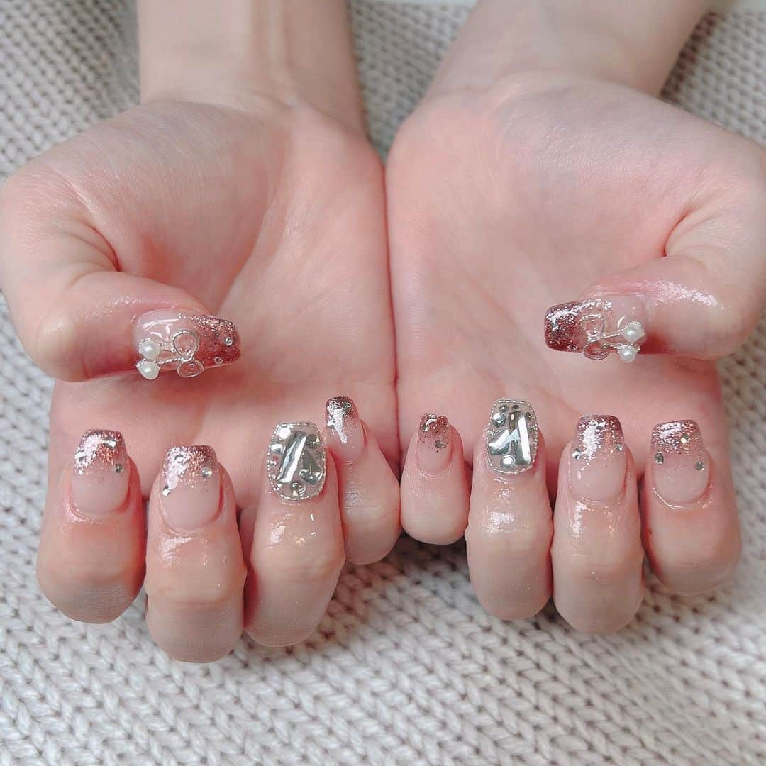 山田なる（ナルハワールド）のインスタグラム：「💎💖 ⁡ ⁡ new nailだよ💅 キラキラ大好き🌟 ⁡ ⁡ #ネイル #埋め尽くしネイル #ピンクネイル」