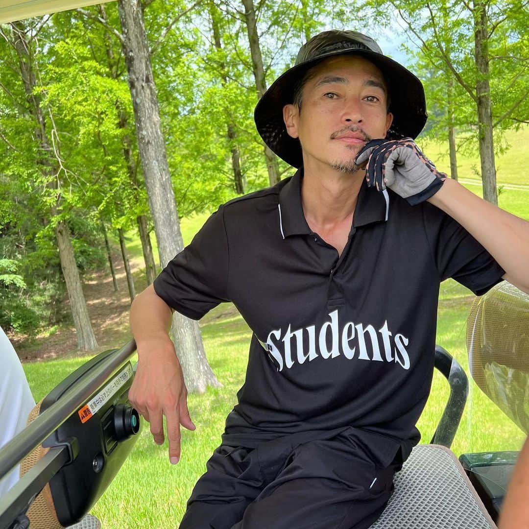 窪塚洋介のインスタグラム：「“Awesome”なゴルフブランドが集まる@_awesome_golf 街でもゴルフでも着れるやつ多め。」