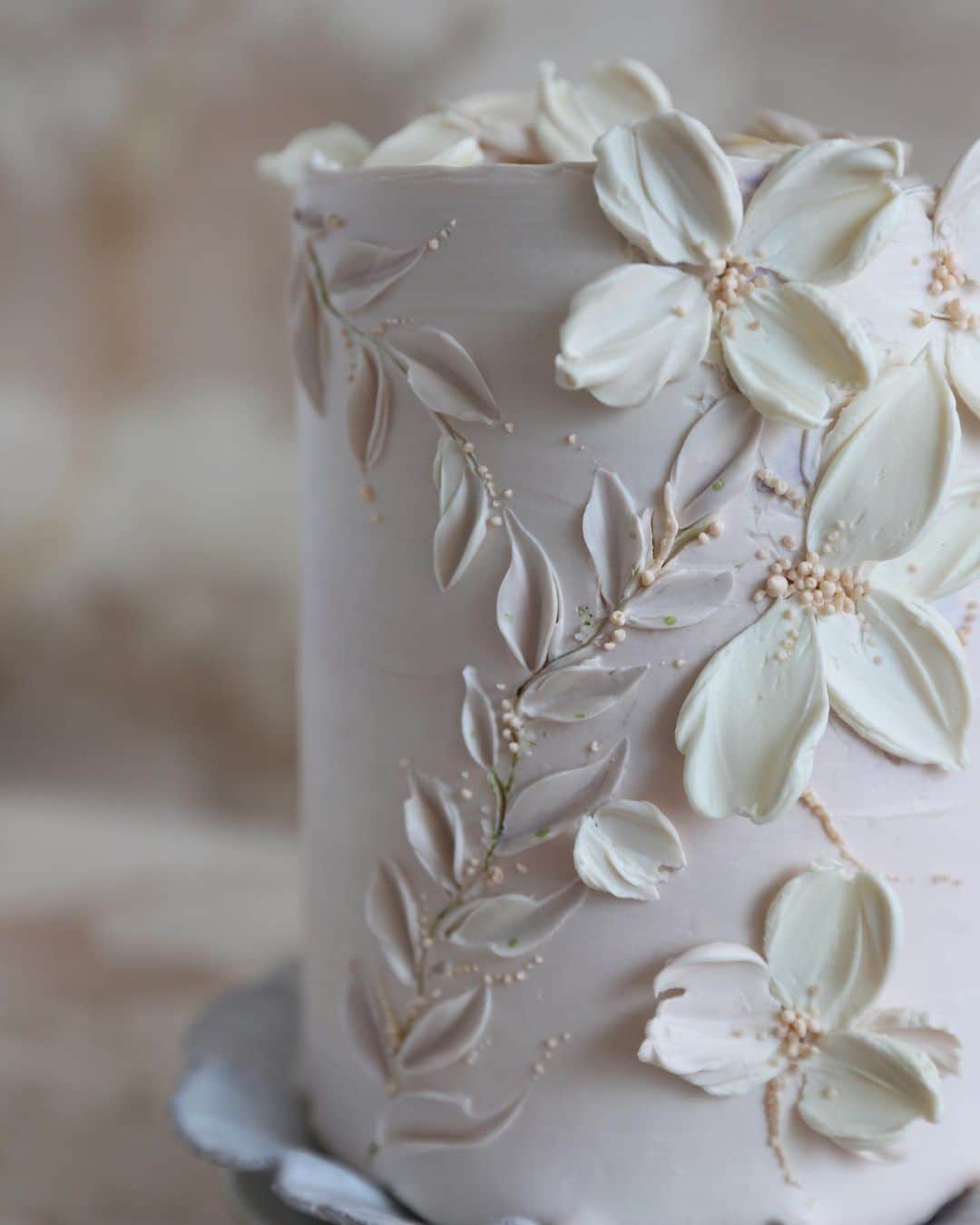 청담 수케이크 (atelier soo)さんのインスタグラム写真 - (청담 수케이크 (atelier soo)Instagram)「ㅡ Chocolate cream. knife 🤍 #flowercake #cake #knifeflowercake」7月1日 18時05分 - soocake_ully