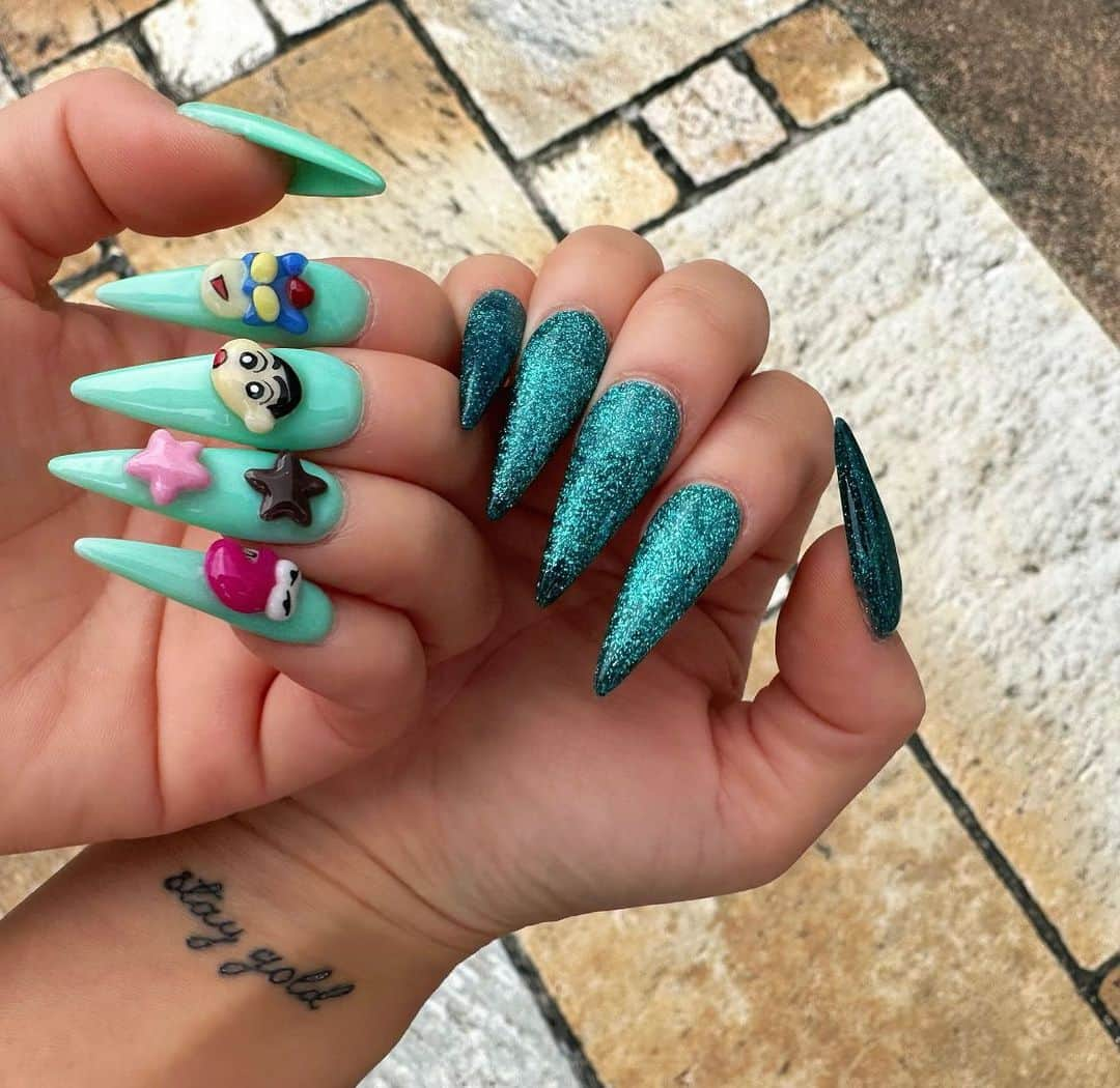 あちゅさんのインスタグラム写真 - (あちゅInstagram)「今月の武器🔪  #nails #longnails #greennails #3dネイル #キャラクターネイル #クレヨンしんちゃん #クレヨンしんちゃんネイル #ワンカラーネイル #ロングスカルプ #スカルプネイル」7月1日 18時05分 - achuuuu27