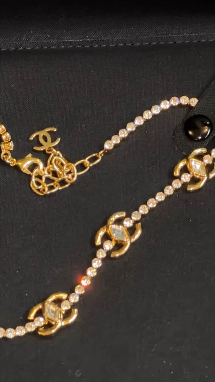 植野有砂のインスタグラム：「🥹🩷🩷🩷my bestie gave me this beautiful necklace as my wedding gift 🎁🤍 ty @sunwei1013」