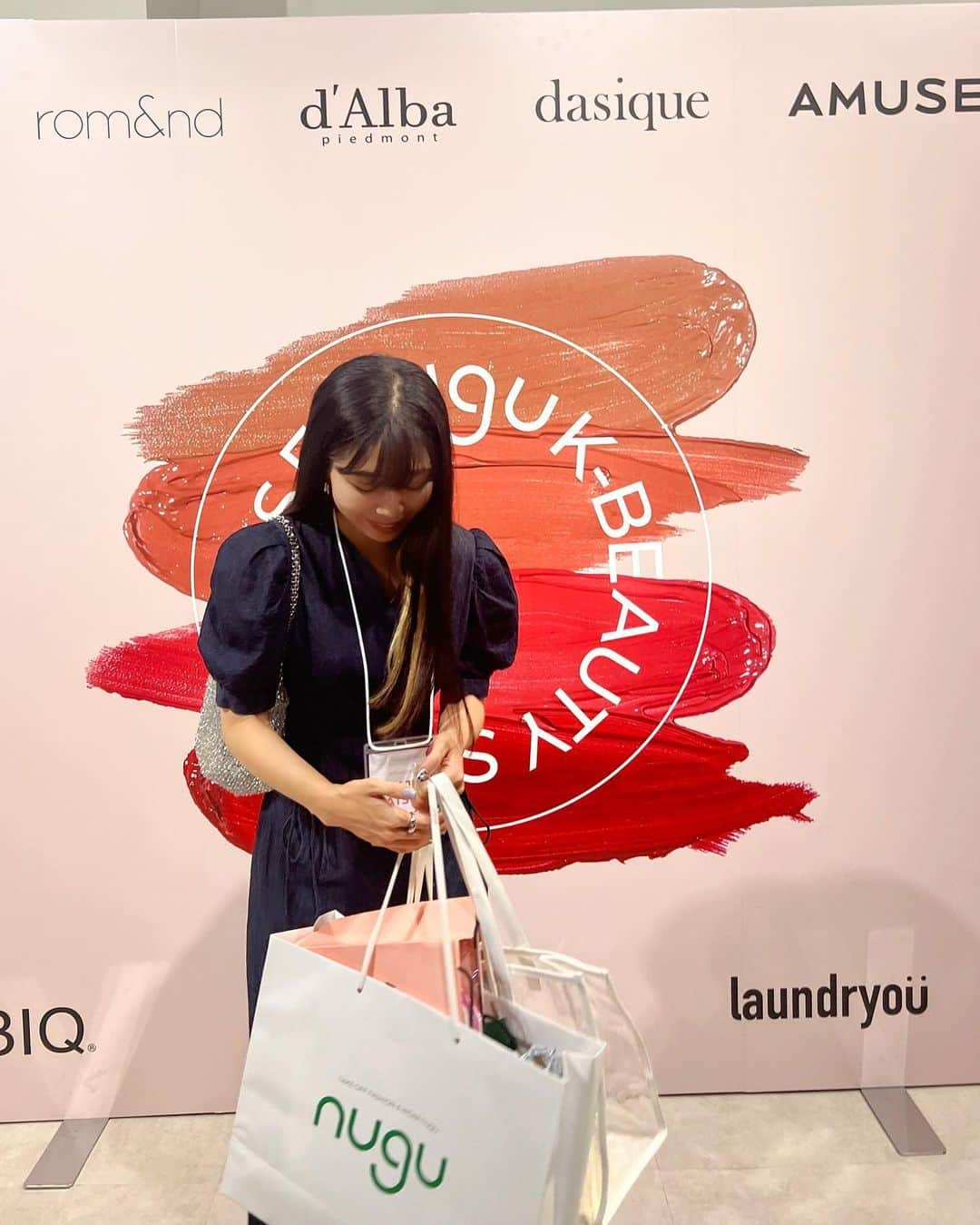 中島奈津希さんのインスタグラム写真 - (中島奈津希Instagram)「🪞🧺🧖🏻‍♀️ ⁡ ⁡ ⁡ 韓国のスキンケアやコスメを 直接ブランドの方からお話が聞ける貴重な時間🪞💫 ⁡ ⁡ ⁡ 先日 @nugu_beauty のビューティーイベントへ参加してきたよ。 ⁡ 愛用中のスキンケアや 初めましてのコスメやスキンケアもたくさんで すっっごく楽しかった🫰🏻💕 ⁡ ⁡ ⁡ 話しを聞いてると全部気なっちゃうのだけど 中でも使ってみて良かったのが @vtcosmetics_japan のニードルショット🪡 天然の美容針が入ってい&の奥底まで浸透して肌本来の美しさを保ってくれるらしい。 使ってみると本当にチクチクするの🪡 早速夜スキンケアに取り入れてるけど良い感じなのでもう少し継続で使ってみる！ ⁡ ⁡ ⁡ 他にも @abib.japan のドクダミスポットパッドカーミングタッチやドクダミクリーム @dalba_japan のホワイトトリュフファーストスプレーセラム、 ホワイトトリュフダブルセラムアンドクリーム など愛用してるアイテムもあったよ😍😍 ⁡ ⁡ ⁡ ⁡ ⁡ 新しいコスメやスキンケアに出会うと より自分のお肌に向き合う時間も増えるから それも楽しい😌💫 お土産もたくさんいただいたのでまた紹介するね🫶 ⁡ ☁️☁️☁️☁️☁️☁️☁️☁️☁️☁️☁️☁️☁️☁️☁️ @nuse.official @nugu_beauty  #nugubeauty #beauty#韓国コスメ#beauty#Skincare#vtcosmetics #nugubeauty #韓国コスメ購入品 #韓国コスメレビュー #美容液 #韓国#メイク #スキンケア #おすすめスキンケア#韓国スキンケア」7月1日 18時11分 - nakajima_natsuki