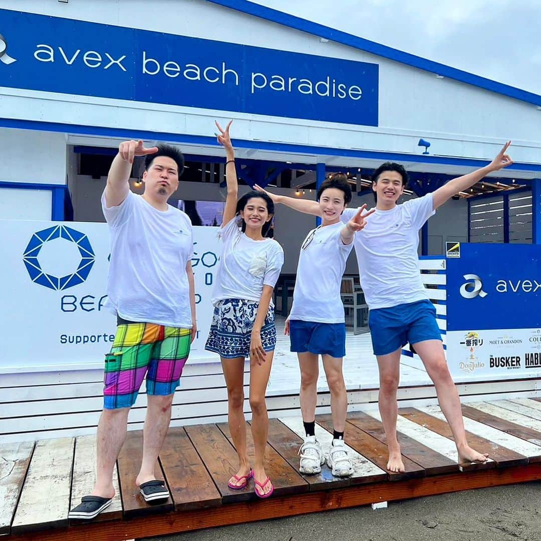 車谷セナのインスタグラム：「初海2023！ 嵐の中で海に入ることもなく 綺麗なAvex beachの海の家で ただただくつろいできた笑 @avexbeach_paradise  in由比ヶ浜  とは言ってももちろん仕事です！  トイレもシャワールームも 海の家とは思えないほど綺麗で、  アメニティなどもRefaのドライヤーや アイロン、シャワーヘッドなど 名だたるブランドさんの協賛が 連なる中、 @telesa_official  のシャントリボディを選んでいただきました。  最速で試供できる場なので ぜひみなさんも足を運んでみてください！  シャワールームが テレサのとんでもなく良い香りで 漂う体験をしていただきたいです！  スタッフさん達からも 大好評でした☺️✨✨✨  #avexbeachparadise  #avexbeach #avexビーチ #シャントリボディ #ナチュラルヒーロー #海の家 #由比ヶ浜」