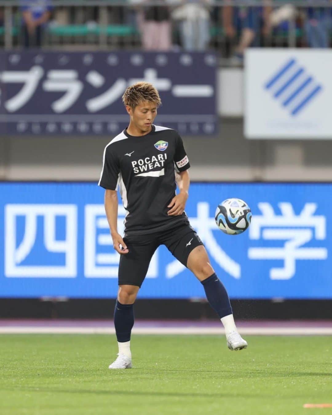 徳島ヴォルティスのインスタグラム：「【7/1(土)19:00 群馬戦】 ピッチ内アップ開始🔥 まもなくKICK OFF  #徳島ヴォルティス #vortis #Ｊリーグ #football」