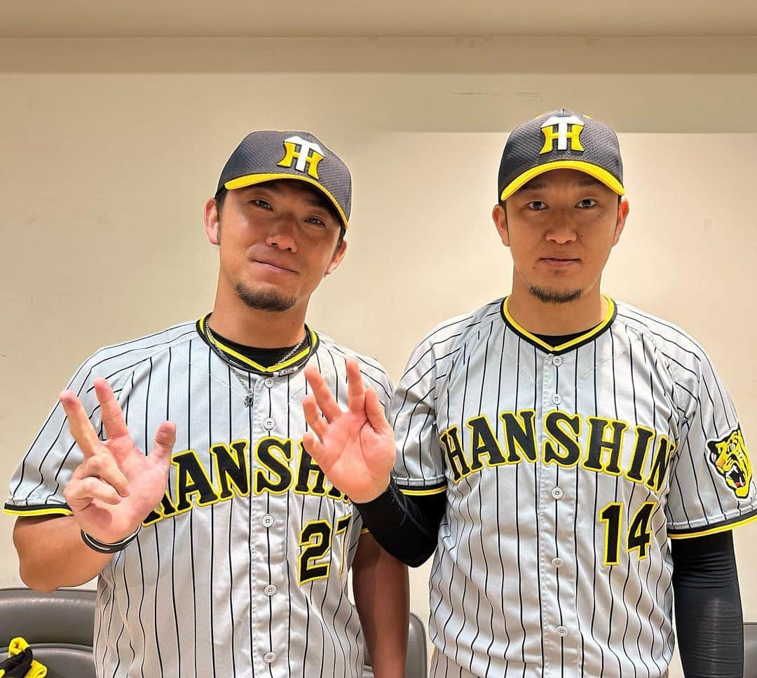 阪神タイガースさんのインスタグラム写真 - (阪神タイガースInstagram)「岩貞選手と伊藤将司選手！自主トレを共にした師弟コンビの無失点リレーで勝利に導きました！ #阪神タイガース  #伊藤将司 選手 #岩貞祐太 選手 #筋肉 #自主トレ #師弟コンビ  #伝統の一戦 #JERAセリーグ #ARE」7月1日 18時45分 - hanshintigers_official