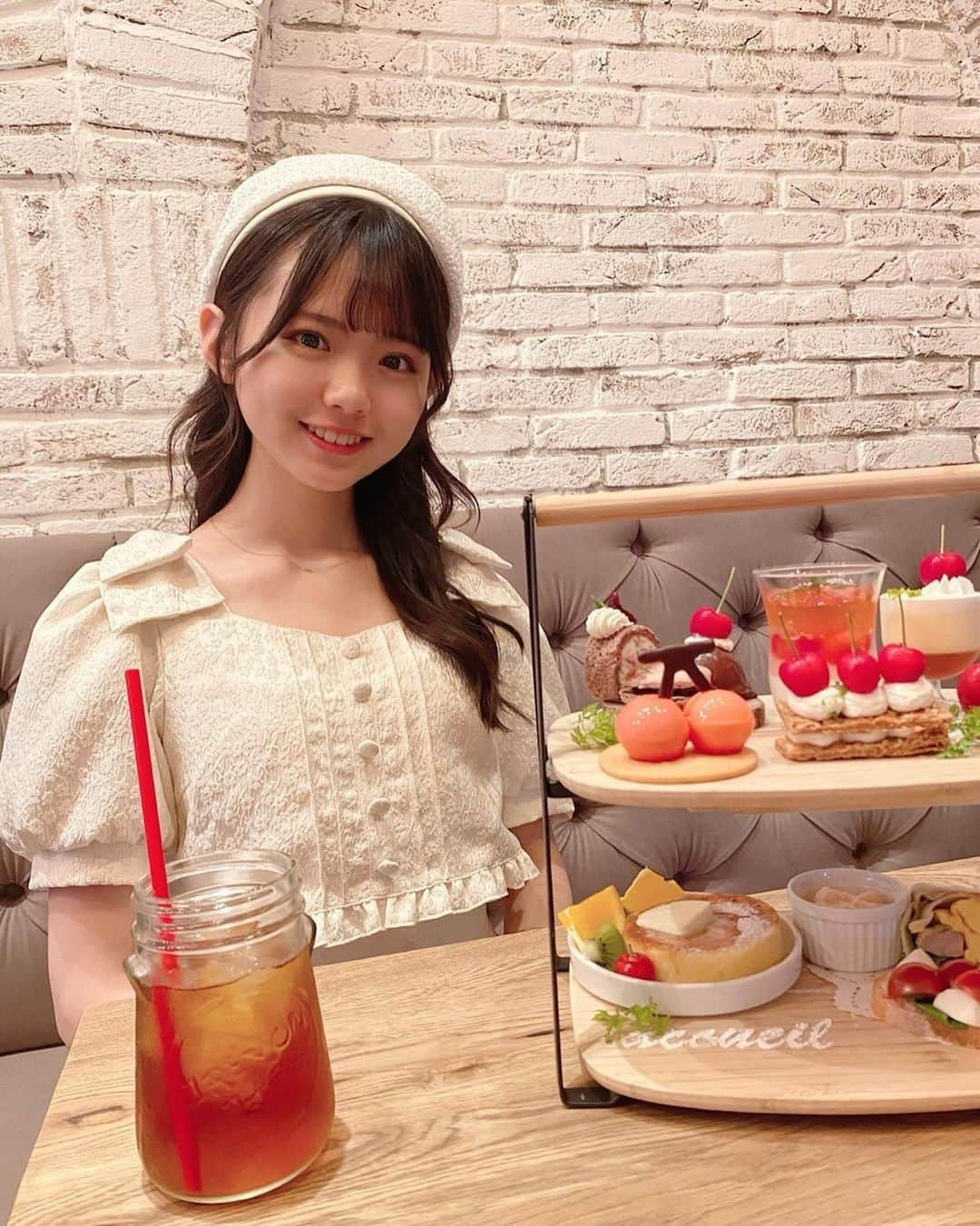 新潮社「ニコラ」さんのインスタグラム写真 - (新潮社「ニコラ」Instagram)「❤️‍🔥🏆夏の私服総選挙2023 アピール投稿🏆❤️‍🔥 この投稿は、ニコラ8月号「夏の私服総選挙2023」のインスタ投票だよ！　（投稿を希望したモデルのみとなります。）　「おしゃれだな！」と思ったニコモの私服の投稿にいいね！を押して投票してね。複数人の投稿にいいね！してOK‼︎ 7/31（月）までのいいね数がポイントになるよ！  ↓↓↓↓↓↓↓↓↓↓  ニコラ8月号私服総選挙のコーデ♪ このコーデでヌン活してきたよ🍰🍒 スイーツが映えるようにコーデはホワイトでまとめました！  甘さレベル ★★★★★  ショルダーリボンブラウス♥BUBBLES ダブルフレアスカート Yevelyn サマーツイードベレー帽♥SNIDEL 靴♥csT&P レース靴下♥しまむら フリルバッグ♥ダイアナ ネックレス♥ラティス 私服総選挙の応援よろしくお願いします♡  #小松崎ふたば#フタバ #ニコモSNAP#ニコモ#ニコラ#nicola#中学生#jc3#今日のコーデ#今日のコーデ#ootd#오오티디」7月1日 18時45分 - nicola_snap