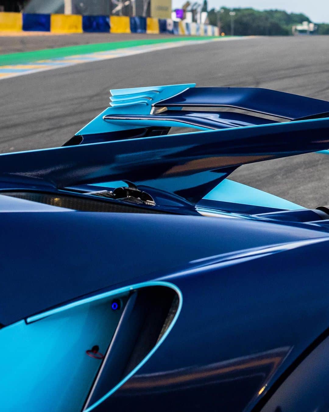 ブガッティさんのインスタグラム写真 - (ブガッティInstagram)「The BUGATTI BOLIDE takes to the ...