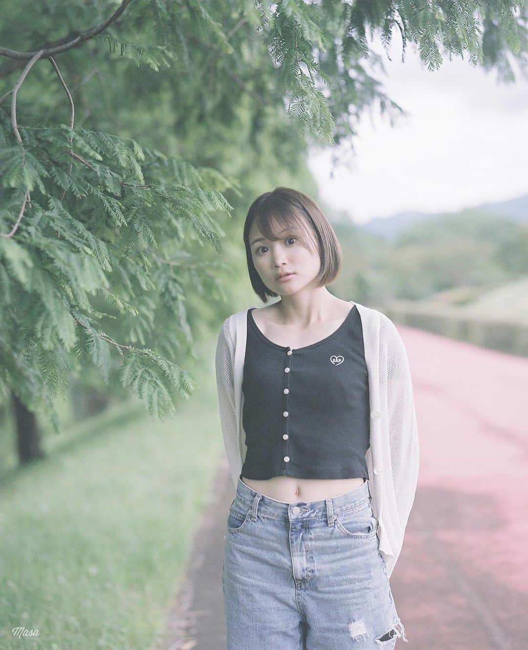 Masaのインスタグラム：「.  ▶︎▶︎▶︎ Swipe  1：Pentax6x7  Super Takumar 105mm F2.4 #PRO400H  2：Nikon F3  Nikkor 50mm F1.4  3-4：Fujifilm X-Pro2 XF35 F1.4R  🏃‍♀️  撮影日 : 2023年6月11日  #まさペン#エビプリ #pentax6x7 #pentax67 #バケペン #中判フィルム #film #filmcamera #filmphotography #フィルム #フィルムカメラ#フィルム写真 #igersjp #portrait #ポートレート #ultramax #fujifilm #filmisnotdead #滋賀 #shiga」