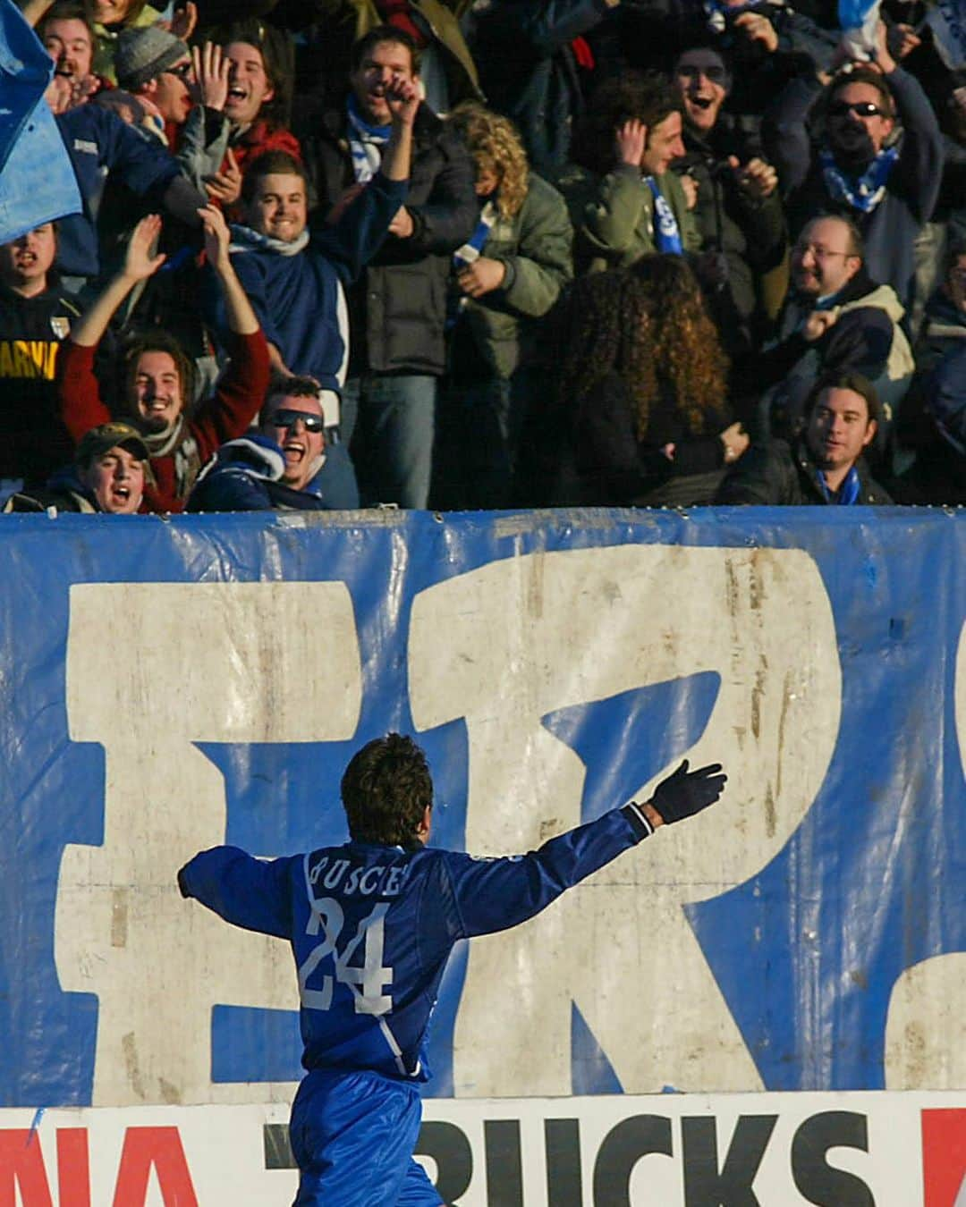 エンポリFCさんのインスタグラム写真 - (エンポリFCInstagram)「Otto stagioni da calciatore, 297 presenze con 30 gol, il percorso da allenatore iniziato con gli Esordienti e proseguito con il titolo regionale con i Giovanissimi e soprattutto con la conquista dello Scudetto Under 16 e di quello con la Primavera, fino alla storica partecipazione alla Youth League; grazie Antonio per quanto fatto per i nostri colori e un enorme in bocca al lupo per la tua nuova avventura 💙」7月1日 19時00分 - empoli_fc_official