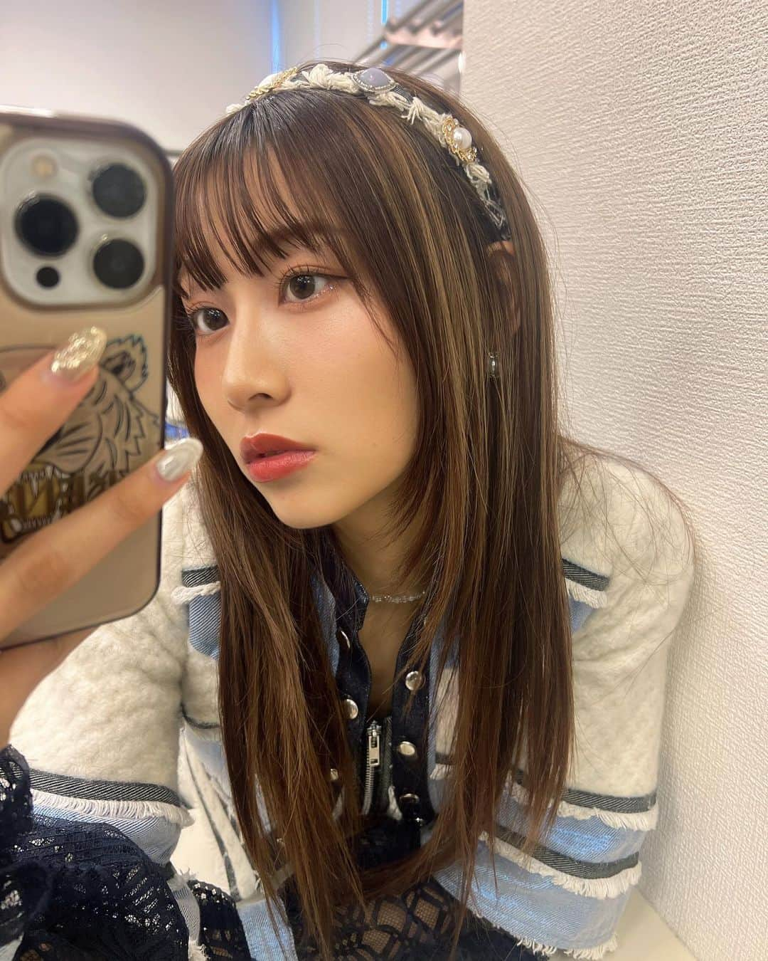 青海ひな乃のインスタグラム：「ストレートは好き？ . . . #idol #アイドル #アイドル衣装 #ロングヘア #ske48」