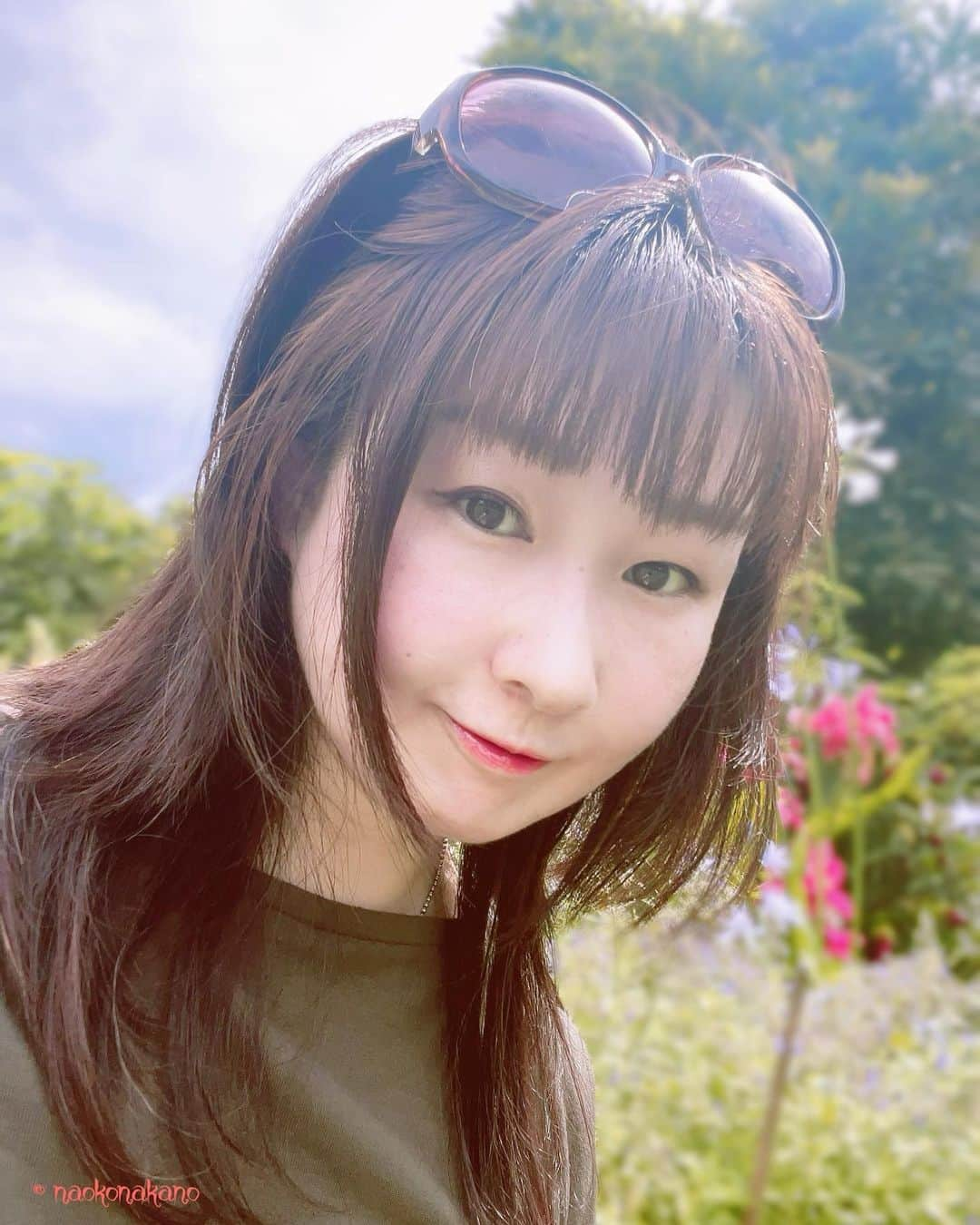 中野菜保子さんのインスタグラム写真 - (中野菜保子Instagram)「. 【In 知立(愛知県) 文化講演会とお芝居】  写真🍎🍎🍎🍎🍎🍎🍎枚 1:ブラックベリー🍓 2:トークショーと芝居のフライヤー 4:グラサン🕶️ 5:巨大なお花💐 7:星が集まってるみたいなお花⭐️ 9:アクセス(詳細は劇場HPあります)  ご機嫌いかがですか？（≧∇≦）？  今年も「生の中野」略して「ナマナカノ」が 観られますよ🔥🔥🔥  公式には5月頃から宣伝されているので もう知っているかもだけれど  知立市文化協会さまのオファーにて 文化講演会と、少しお芝居を致します🎭  かたいハナシにしない予定😆 柄に合わないから！！  なんと入場無料  タイトルは ストーリーズで みんなにアンケートをとって 選んでもらったものですよ♪  ありがとうございました😊  知立出身の祖母についてをメインに あれこれトークします。  お芝居は 『セロ弾きのゴーシュ』 (作:宮沢賢治)を ワタシが朗読劇用に構成・演出して  中野の他、 弟子で俳優の齋藤優樹など出演。  話したいコトもいっぱいあるし、  でもせっかくなので めっちゃ広い劇場で "本当に"朗読を耳で味わって頂く形です  時間足りないな〜やれやれだぜー  あっという間の90分、まちがいなく。  ぜひお誘い合わせの上 足をお運びください♪  【タイトル】「喜劇の途中」 　　〜知立の祖母(おばあちゃん)と芝居の話、公演を添えて〜 【日時】2023年11月12日(土) 14:00〜15:30予定 【場所】パティオ池鯉鮒　かきつばたホール 【アクセス】https://patio-chiryu.com/access/ 【料金】無料 【駐車場】275台  ⭐️イベントの性質上、講演会スタート後の 入退場はお控え下さい ⭐️自由席 ⭐️ご予約不要 ⭐️入場整理券は当日会場でも記入できます ⭐️整理券番号はありません  <お問合せ> 知立市文化協会(火〜金・10時〜16時) https://chiryu-bunka.org/ ☎️0566-83-0151 . . . #文化講演会 #講演会 #朗読劇 #セロ弾きのゴーシュ #宮沢賢治 #祖母の話 #知立市 #知立 #愛知イベント  #上海自転車 #中野菜保子 #齋藤優樹 #斉藤偉 #俳優 #actor #女優 #actress #脚本家 #playwright #演出家 #director #singergirls #コラムニスト #エッセイスト #演劇 #舞台製作 #映像製作 #bilingualactor #columnist #サングラスのある生活」7月1日 18時58分 - naokonakano8319