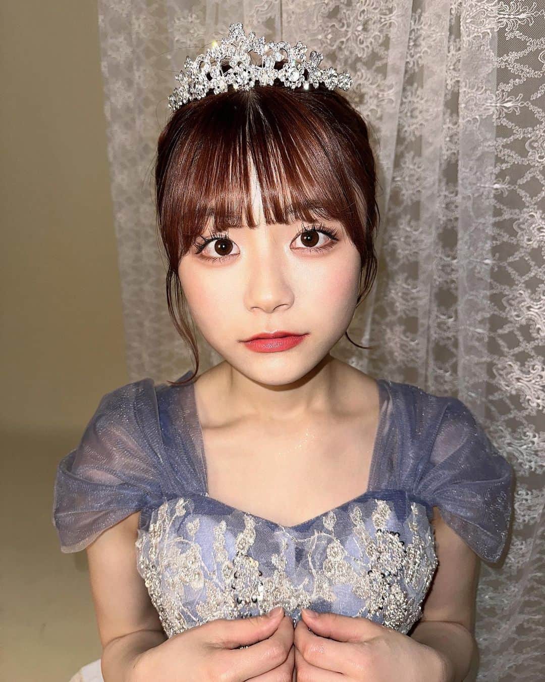 清司麗菜さんのインスタグラム写真 (清司麗菜Instagram)「私の大好きな紫色のドレス💜 発売中の生写真オフショットです👑 👑👸