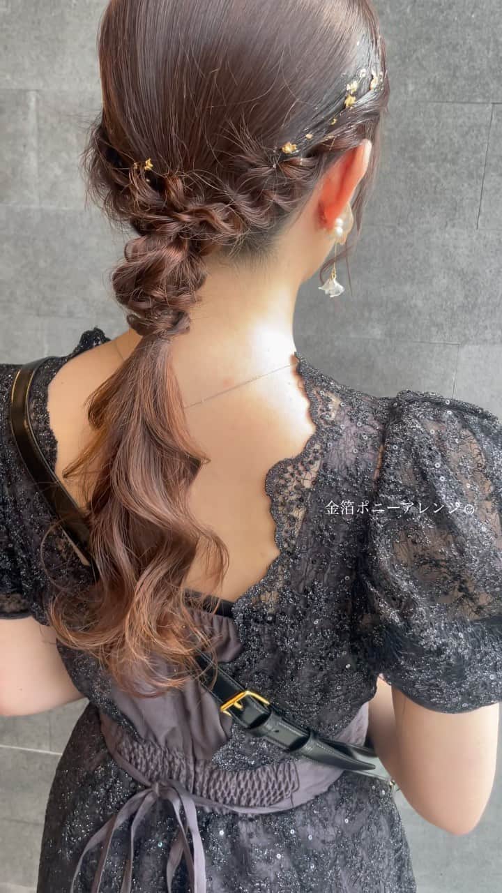 YUMIKOのインスタグラム：「タイトとふんわりのアレンジ☺︎ 19ミリで巻いてます  金箔付き〜  #結婚式ヘアアレンジ#札幌美容室#札幌美容師#sknow#ヘアアレンジ#お呼ばれヘア#결혼식#헤어#前髪パーマ#좋아요#卒業式ヘア#홋카이도」