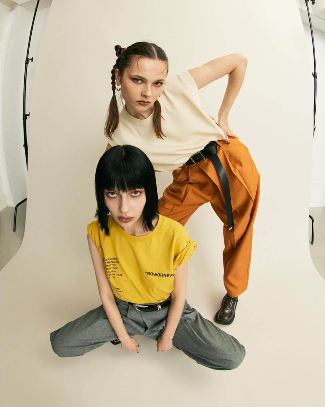 のインスタグラム：「【SLY】 SUMMER RECOMMEND SET _____________________________________________ 対象のトップスとボトムスのセット購入で トップスが2,000円OFF！  キャンペーン期間：6/30(金)〜7/18(火)11:59  ☑︎OVER SIZE MESSAGE T/SH (030GAR90-0160) O/WHT,BLK,YEL,GRY ㅤㅤㅤㅤㅤㅤㅤㅤㅤㅤㅤㅤㅤ ☑︎ROLL UP KNIT TOPS (030GAR70-0480) IVOY,BLK,RED,TQ ㅤㅤㅤㅤㅤㅤㅤㅤㅤㅤㅤㅤㅤ ☑︎TUCK TAPERED LOOSE PT (030GAY31-2800) L/BLK,ORG,T.GRY ㅤㅤㅤㅤㅤㅤㅤㅤㅤㅤㅤㅤㅤ ☑︎BACK SLIT KNIT SK (030GAZ71-0310) IVOY,BLK,RED,TQ _____________________________________________ #SLY #SLY_fav #SHELTTERWEBSTORE #SWS」
