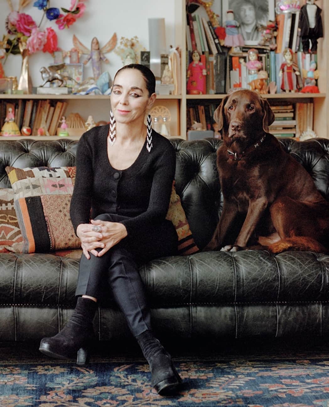 AnOther Magazineのインスタグラム：「"My first show included photos of women with [Forough Farrokhzad's] poetry inscribed on their bodies. And the work I’m doing now – about sexual assault on women in prison, which feels ironic considering what has been unravelling in Iran – is returning to this kind of imagery" – @shirin__neshat⁠ ❤️⁠ ⁠ At the link in bio, the Iran-born, New York-based artist and filmmaker talks to @roxywasinjapan about her love of #ForoughFarrokhzad, a radical Iranian poet who wrote about sexual temptation, sin, and talking to God 📲⁠ ⁠ Taken from the Spring/Summer 2023 issue of AnOther Magazine⁠ ⁠ Photography by @fumi_nagasaka⁠ Make-up by @ingmakeup」